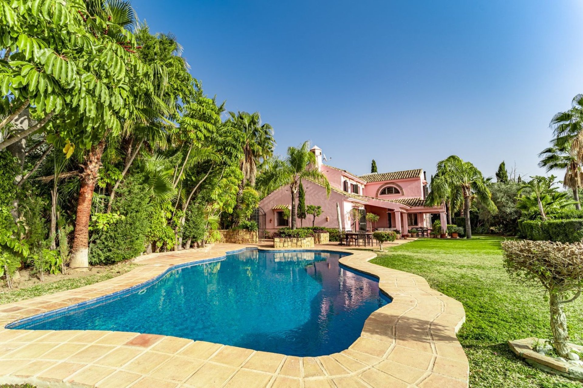 Resale - Villa - Benahavís - Benahavís Centro