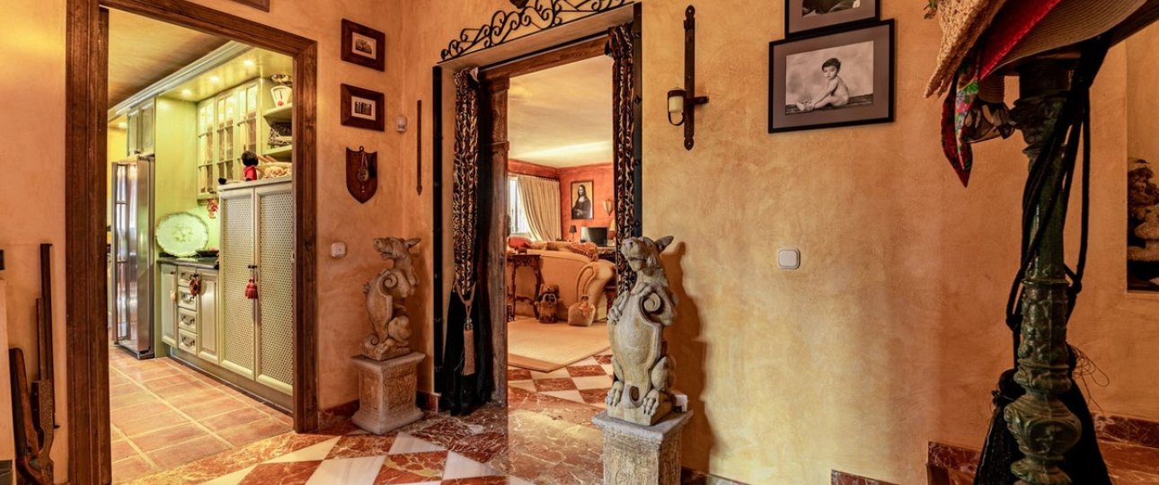 Resale - Villa - Benahavís - Benahavís Centro