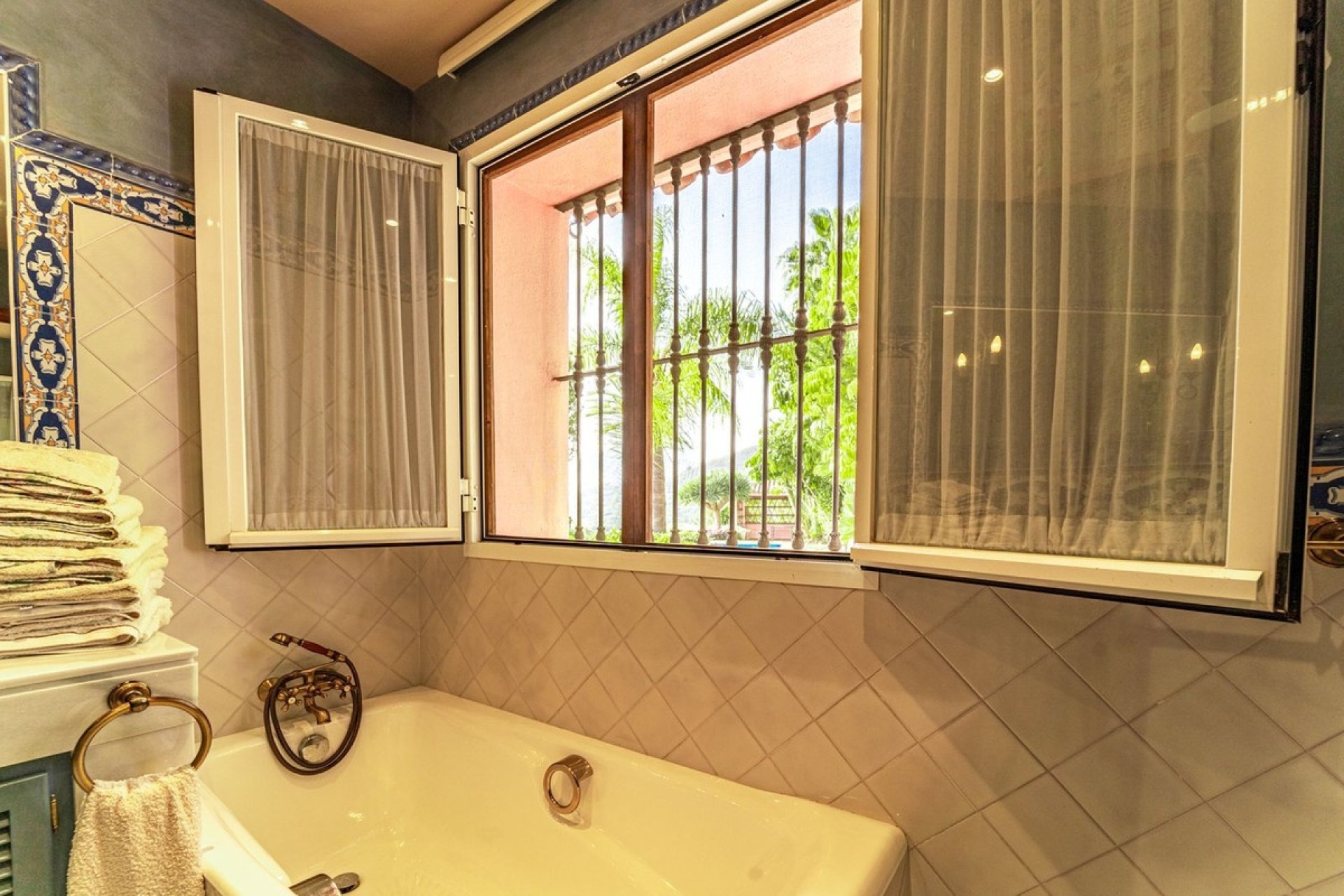 Resale - Villa - Benahavís - Benahavís Centro