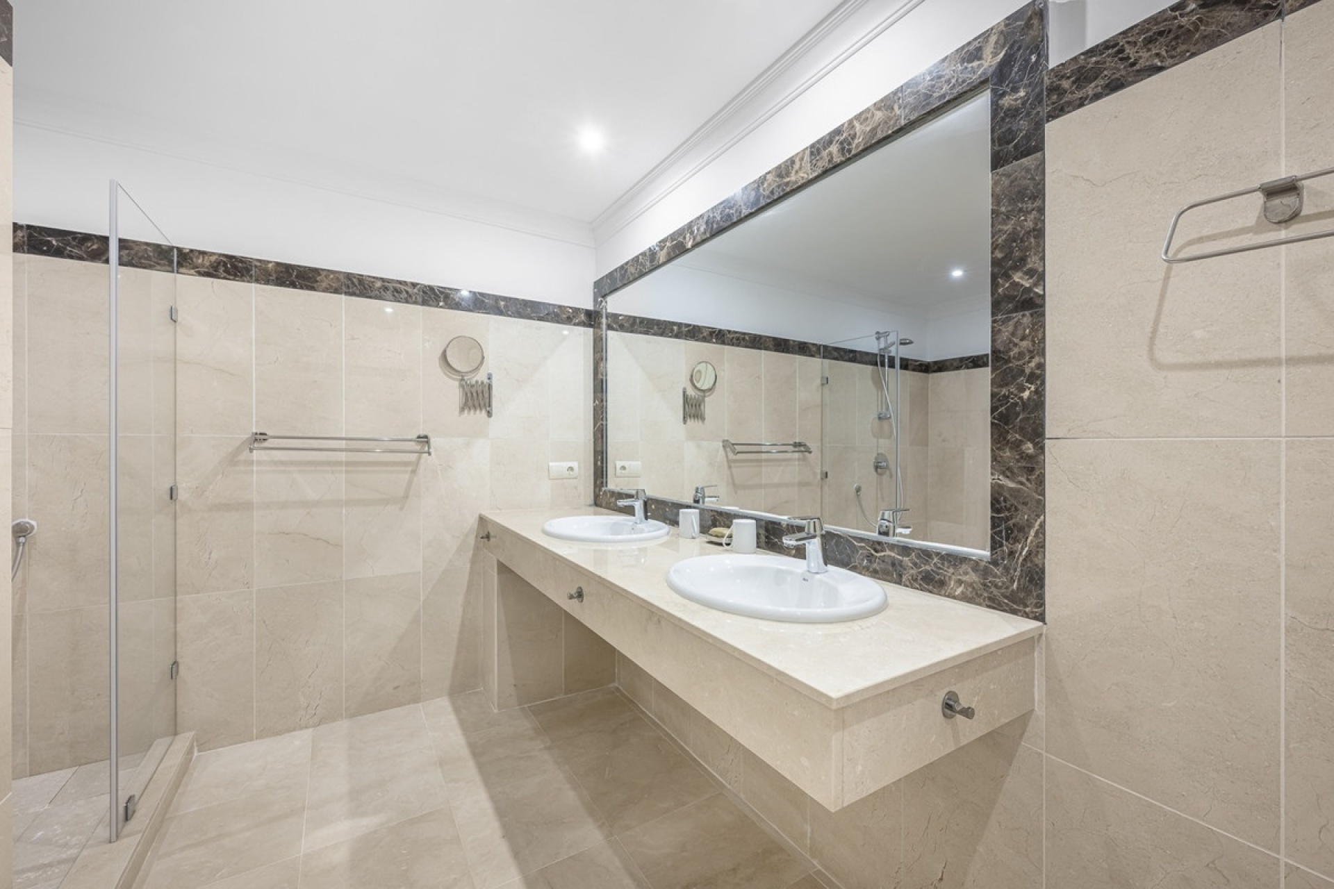 Resale - Villa - Benahavís - Benahavís Centro