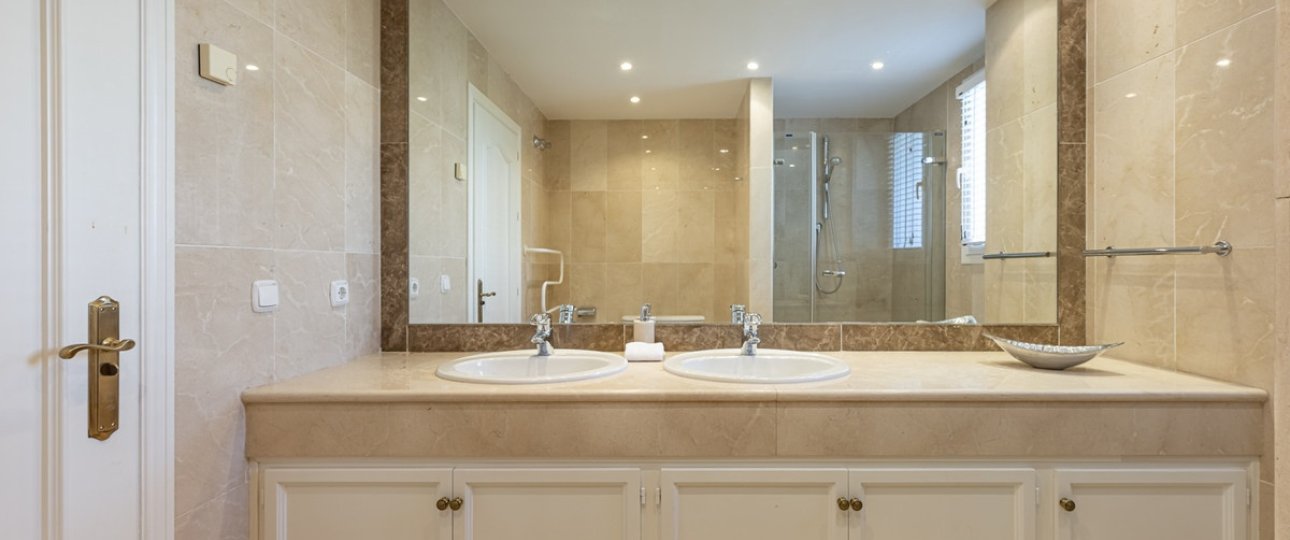 Resale - Villa - Benahavís - Benahavís Centro