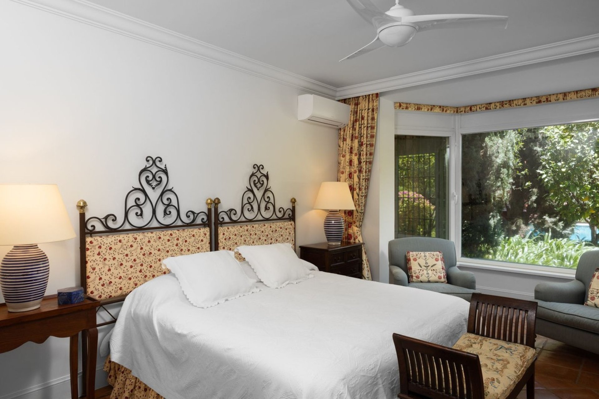 Resale - Villa - Benahavís - Benahavís Centro
