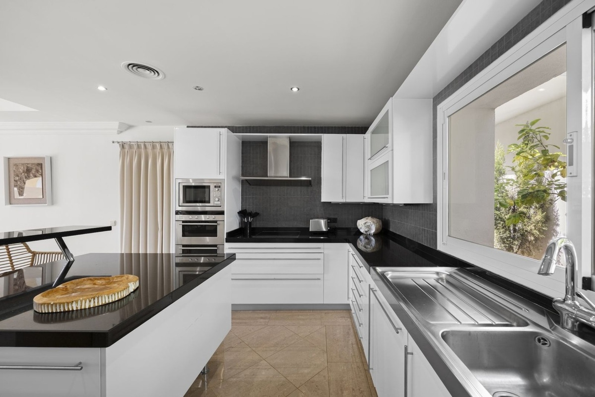 Resale - Villa - Benahavís - Benahavís Centro