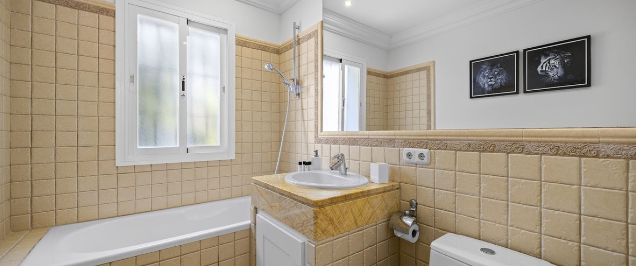 Resale - Villa - Benahavís - Benahavís Centro