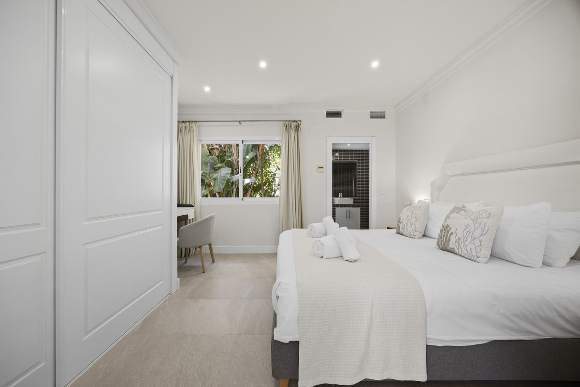 Resale - Villa - Benahavís - Benahavís Centro