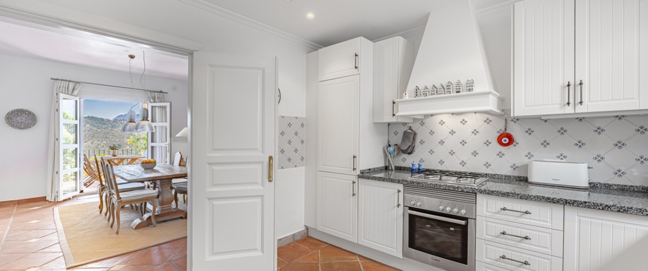 Resale - Villa - Benahavís - Benahavís Centro