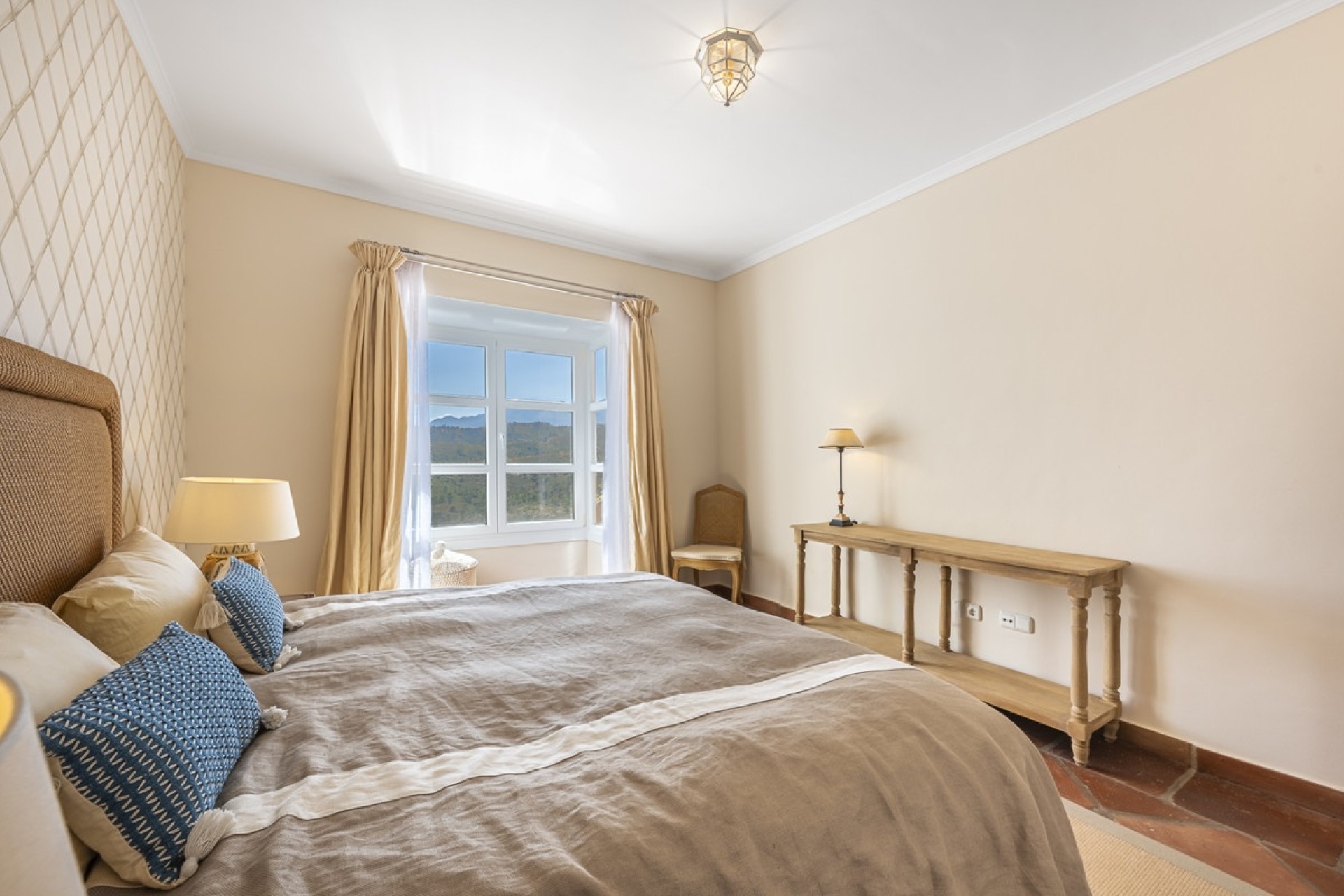 Resale - Villa - Benahavís - Benahavís Centro