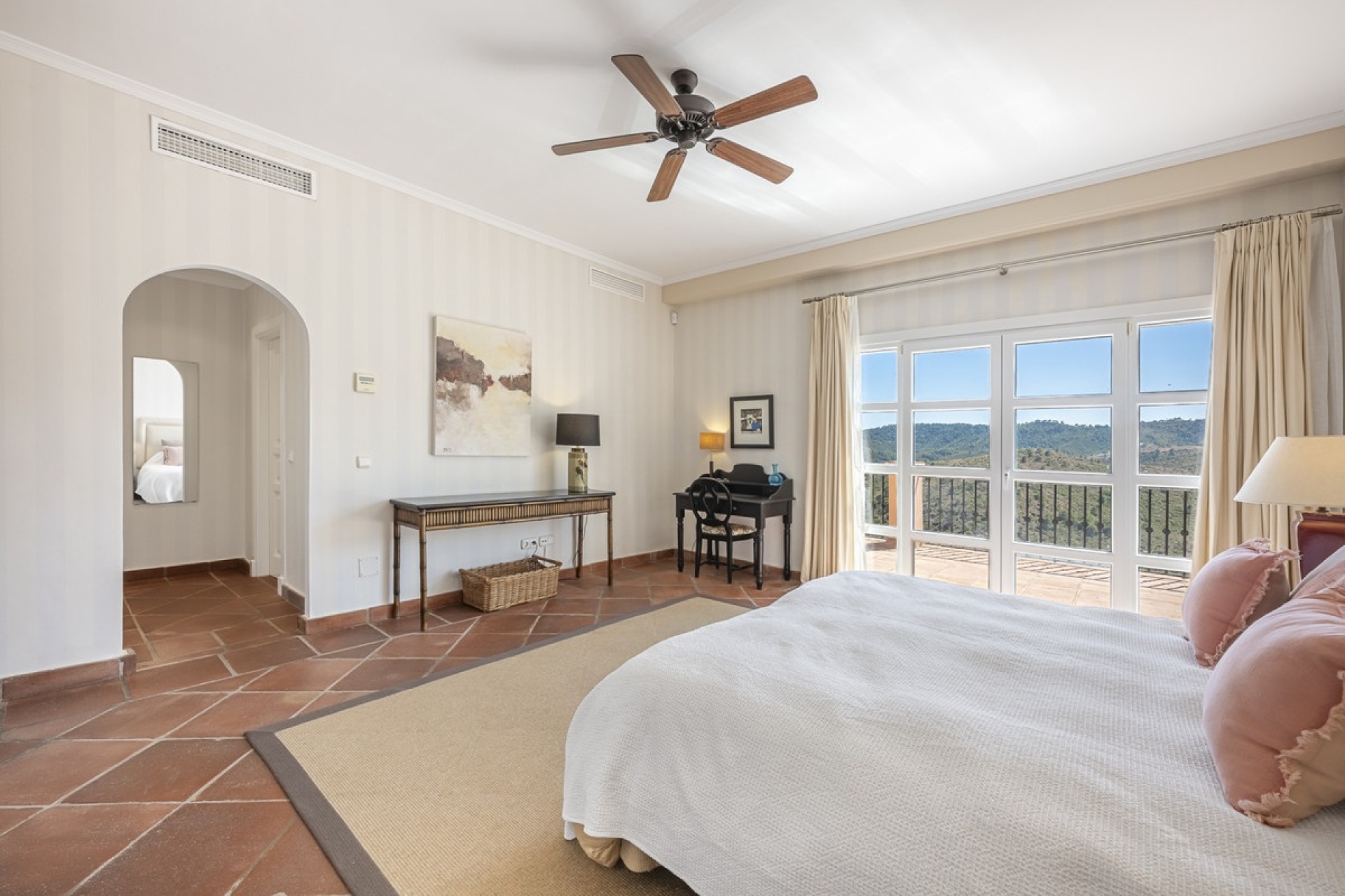Resale - Villa - Benahavís - Benahavís Centro