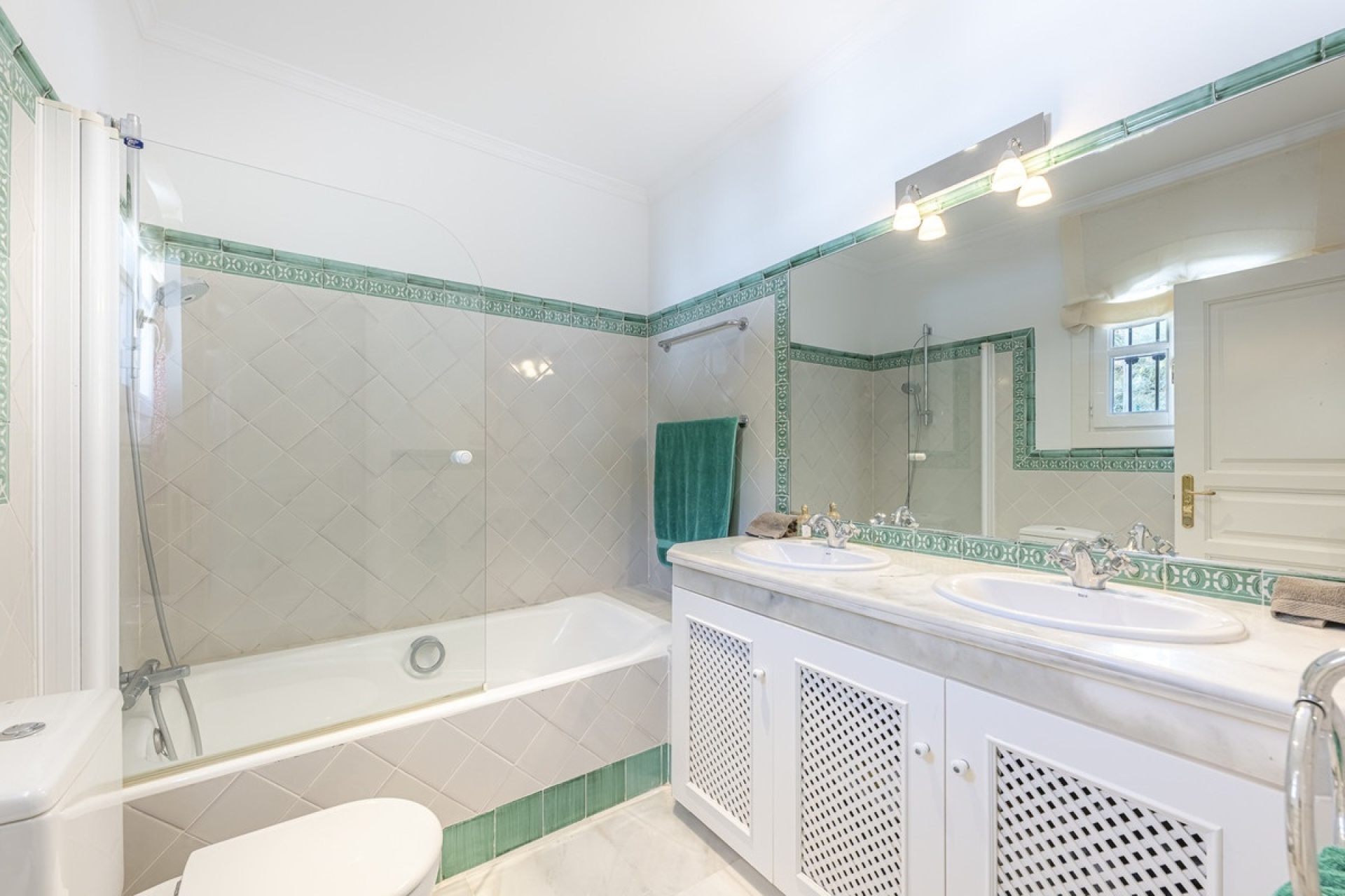 Resale - Villa - Benahavís - Benahavís Centro