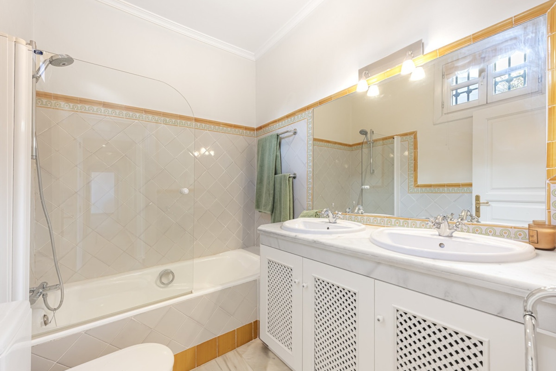 Resale - Villa - Benahavís - Benahavís Centro