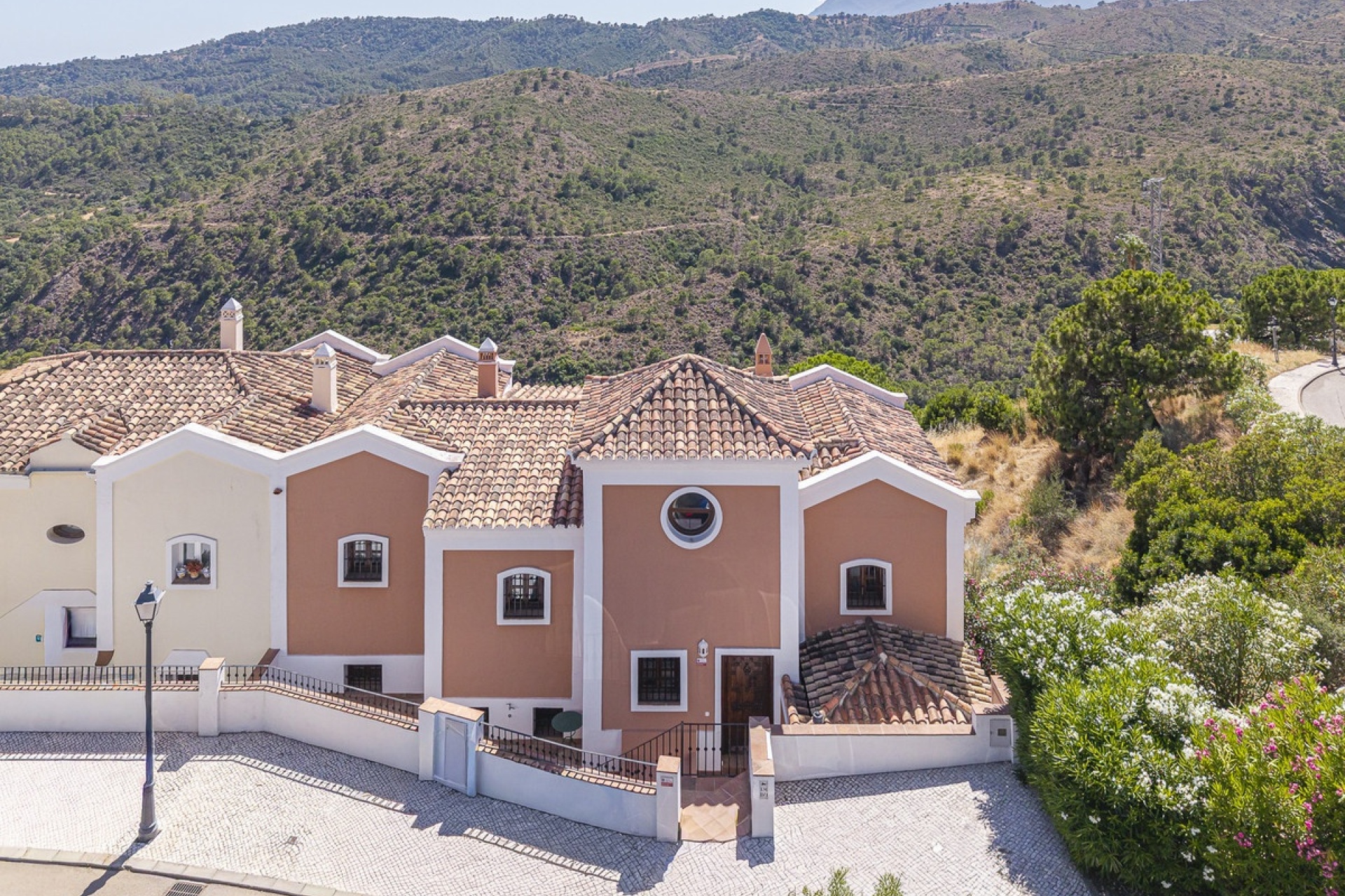 Resale - Villa - Benahavís - Benahavís Centro