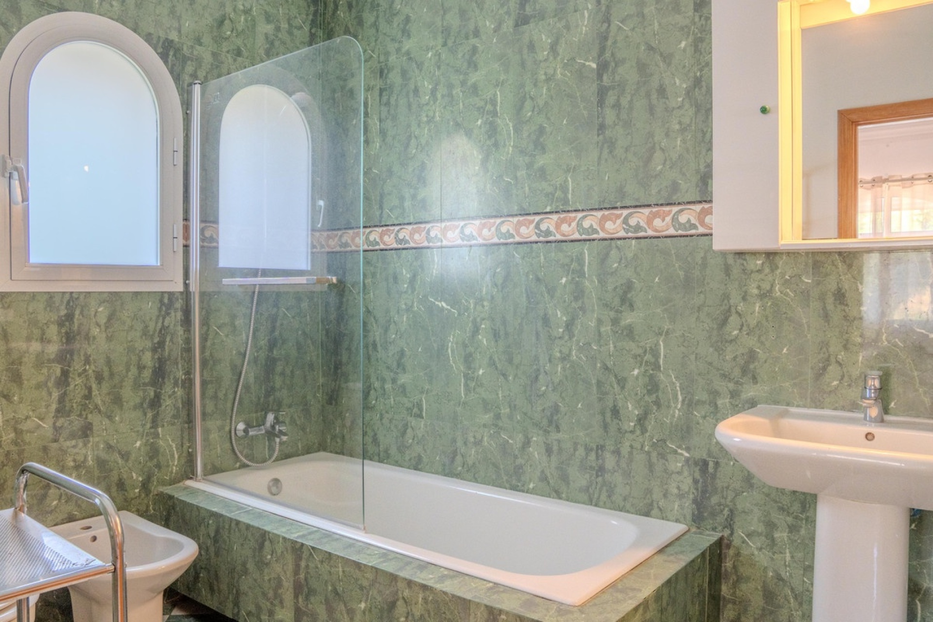 Resale - Villa - Benahavís - Benahavís Centro