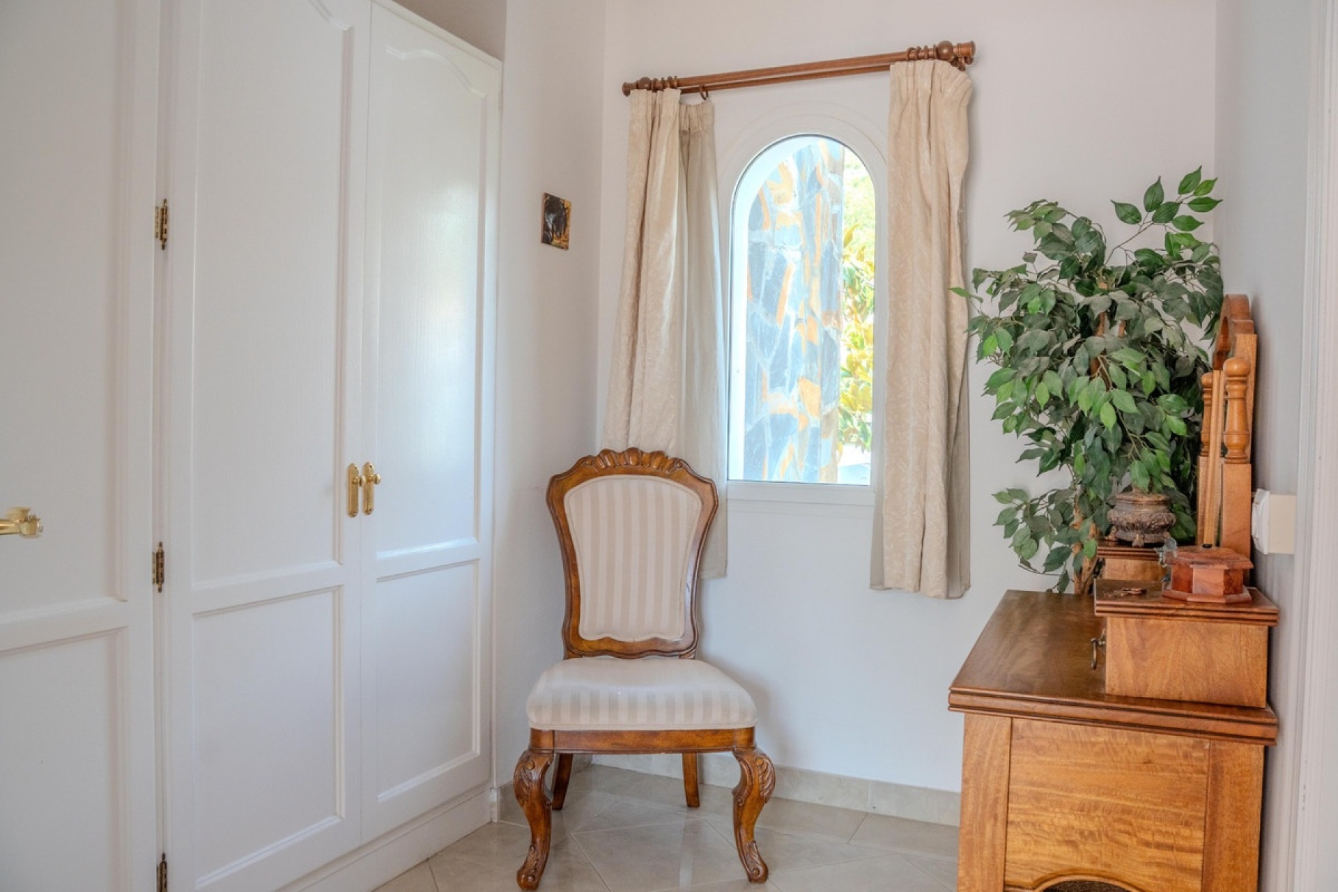 Resale - Villa - Benahavís - Benahavís Centro