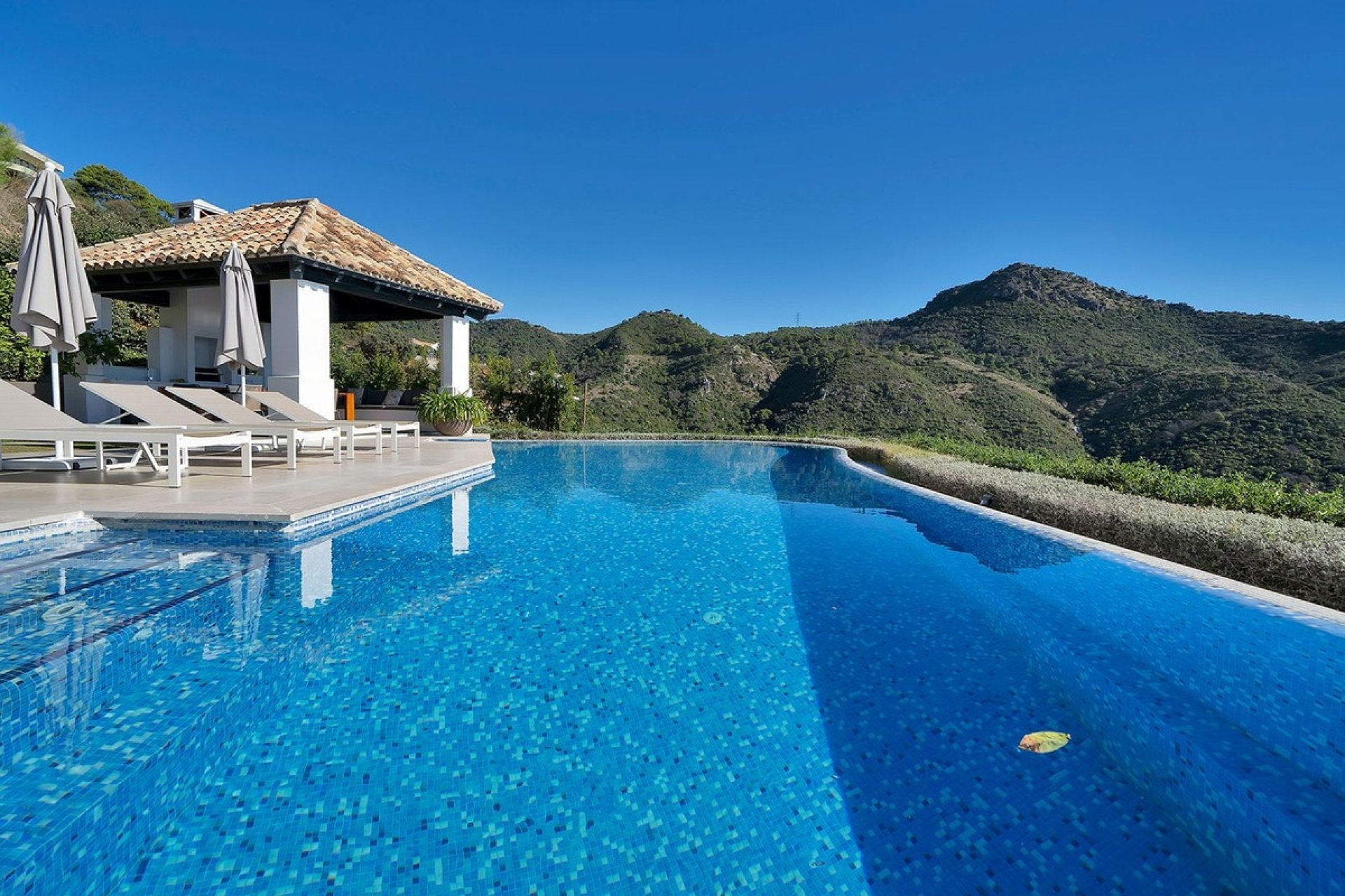 Resale - Villa - Benahavís - Benahavís Centro