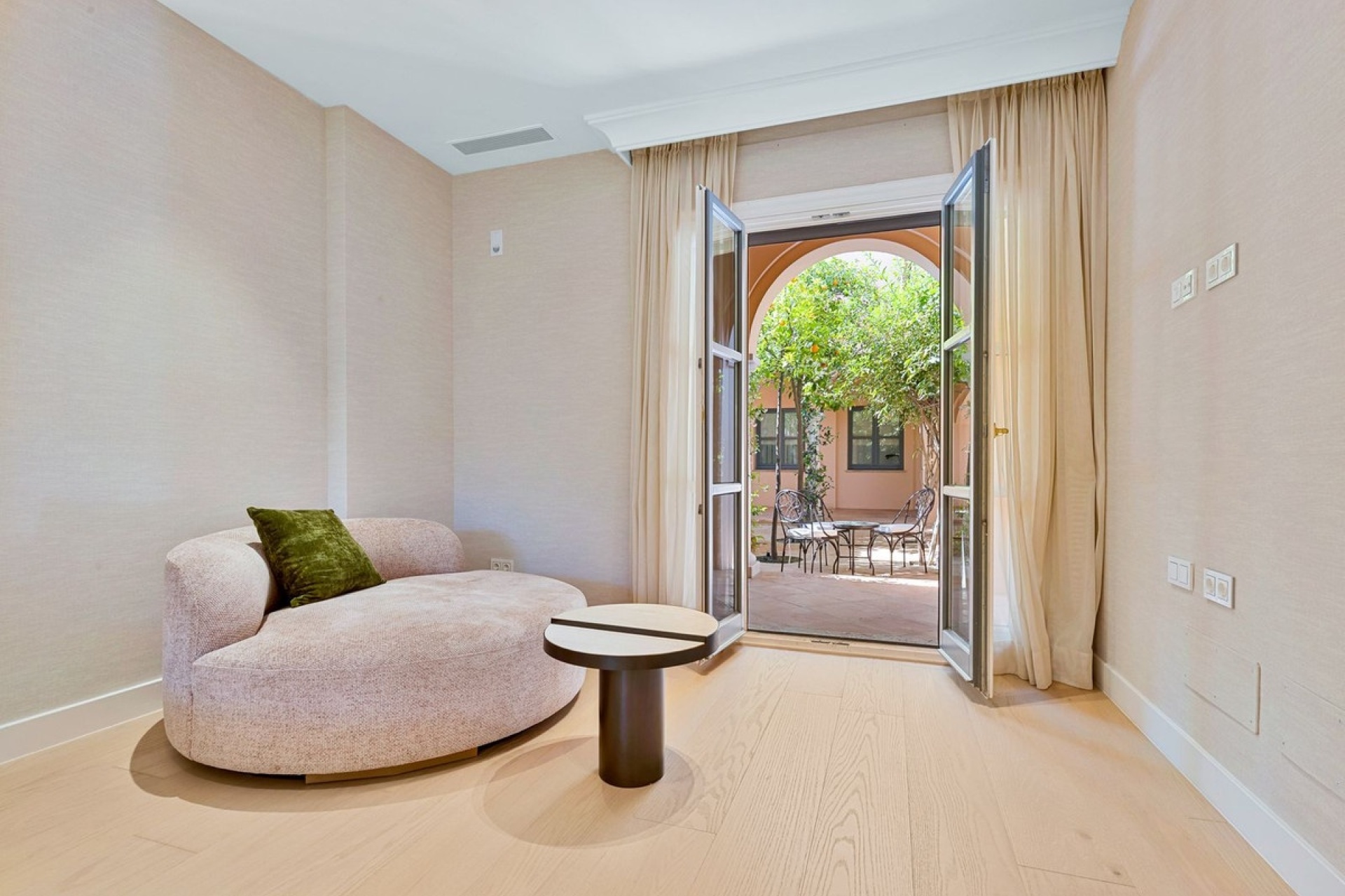 Resale - Villa - Benahavís - Benahavís Centro