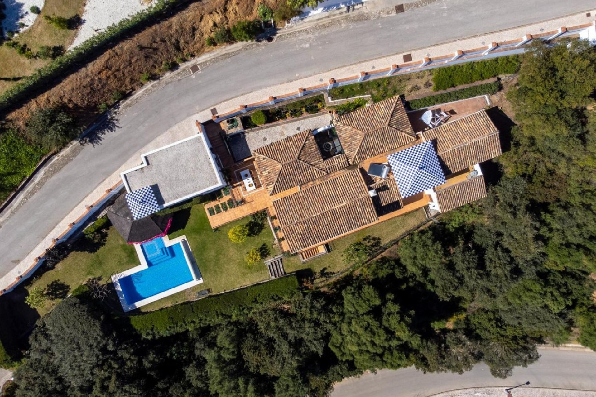 Resale - Villa - Benahavís - Benahavís Centro