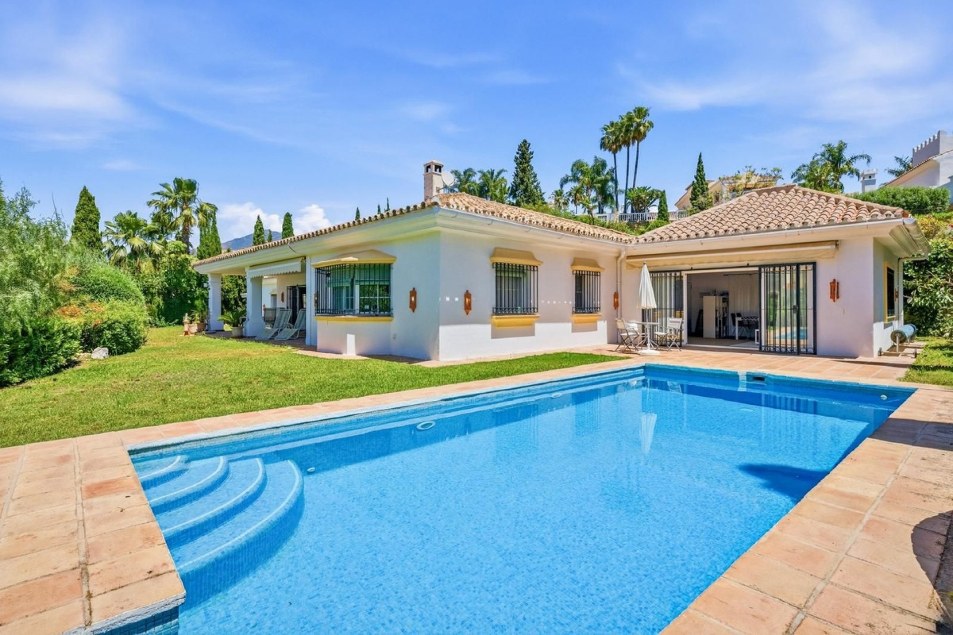 Resale - Villa - Benahavís - Benahavís Centro