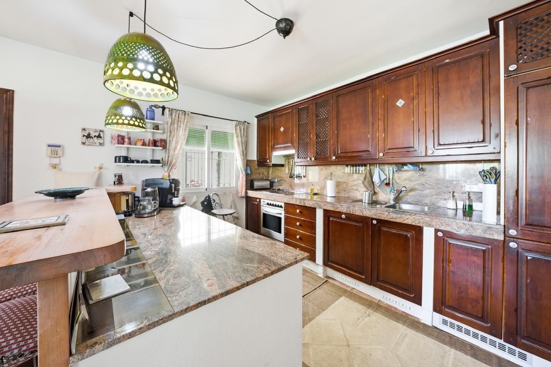 Resale - Villa - Benahavís - Benahavís Centro