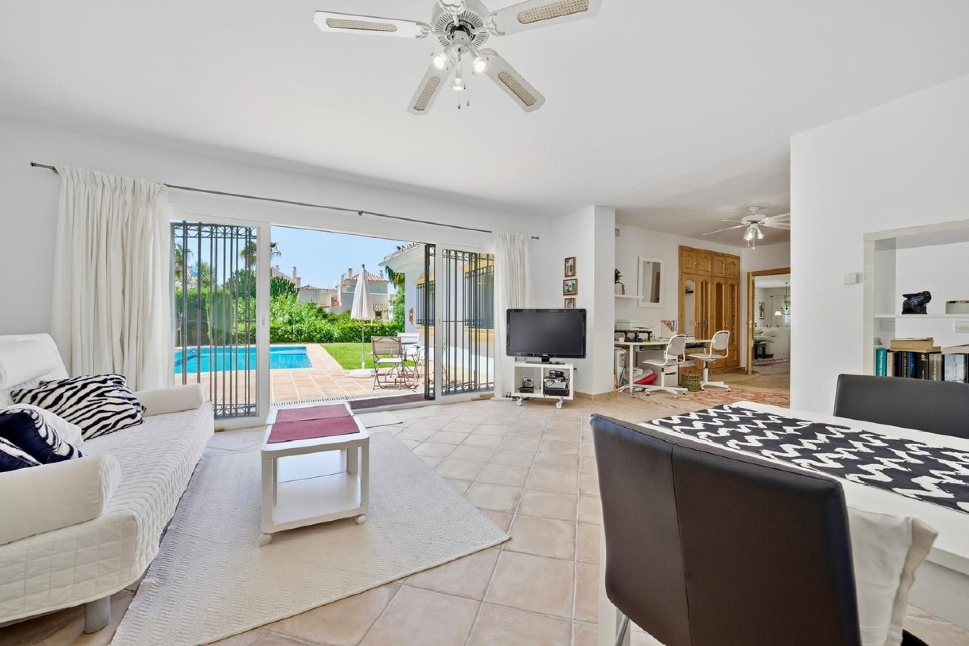 Resale - Villa - Benahavís - Benahavís Centro