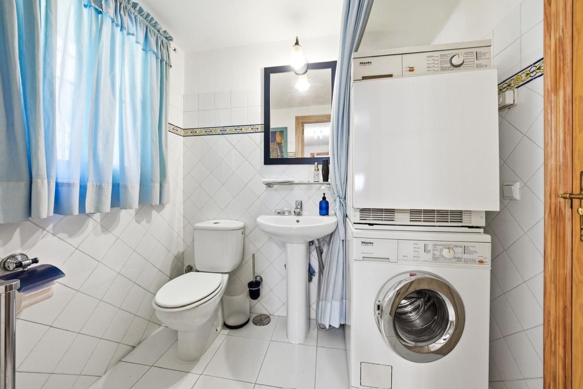 Resale - Villa - Benahavís - Benahavís Centro