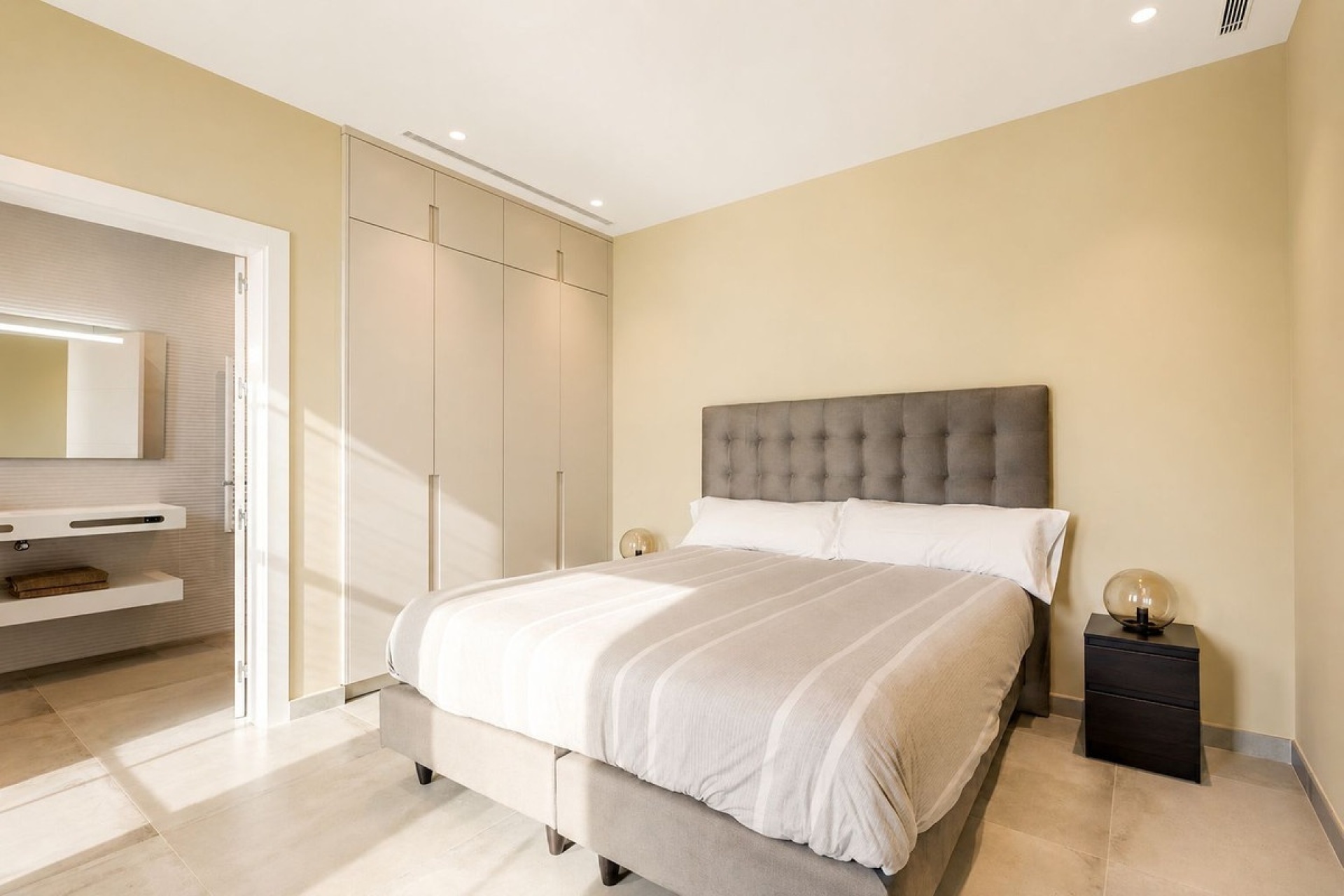 Resale - Villa - Benahavís - Benahavís Centro