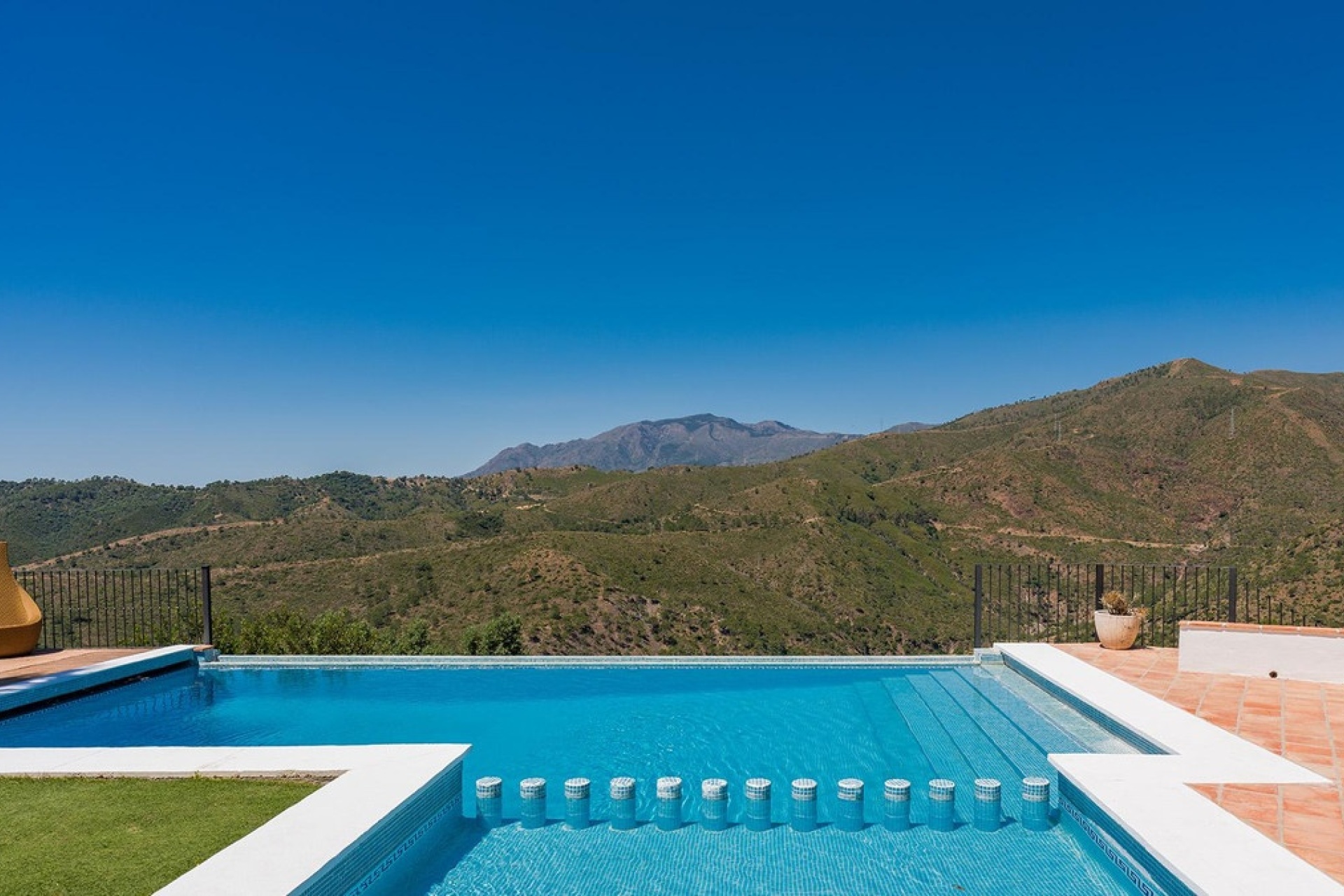 Resale - Villa - Benahavís - Benahavís Centro