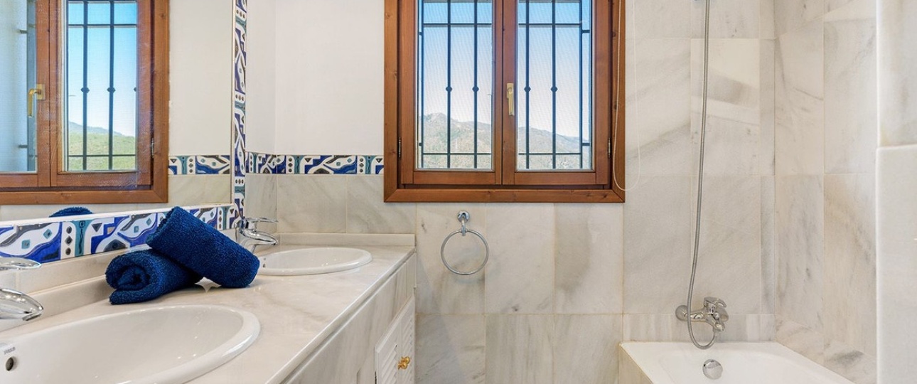 Resale - Villa - Benahavís - Benahavís Centro