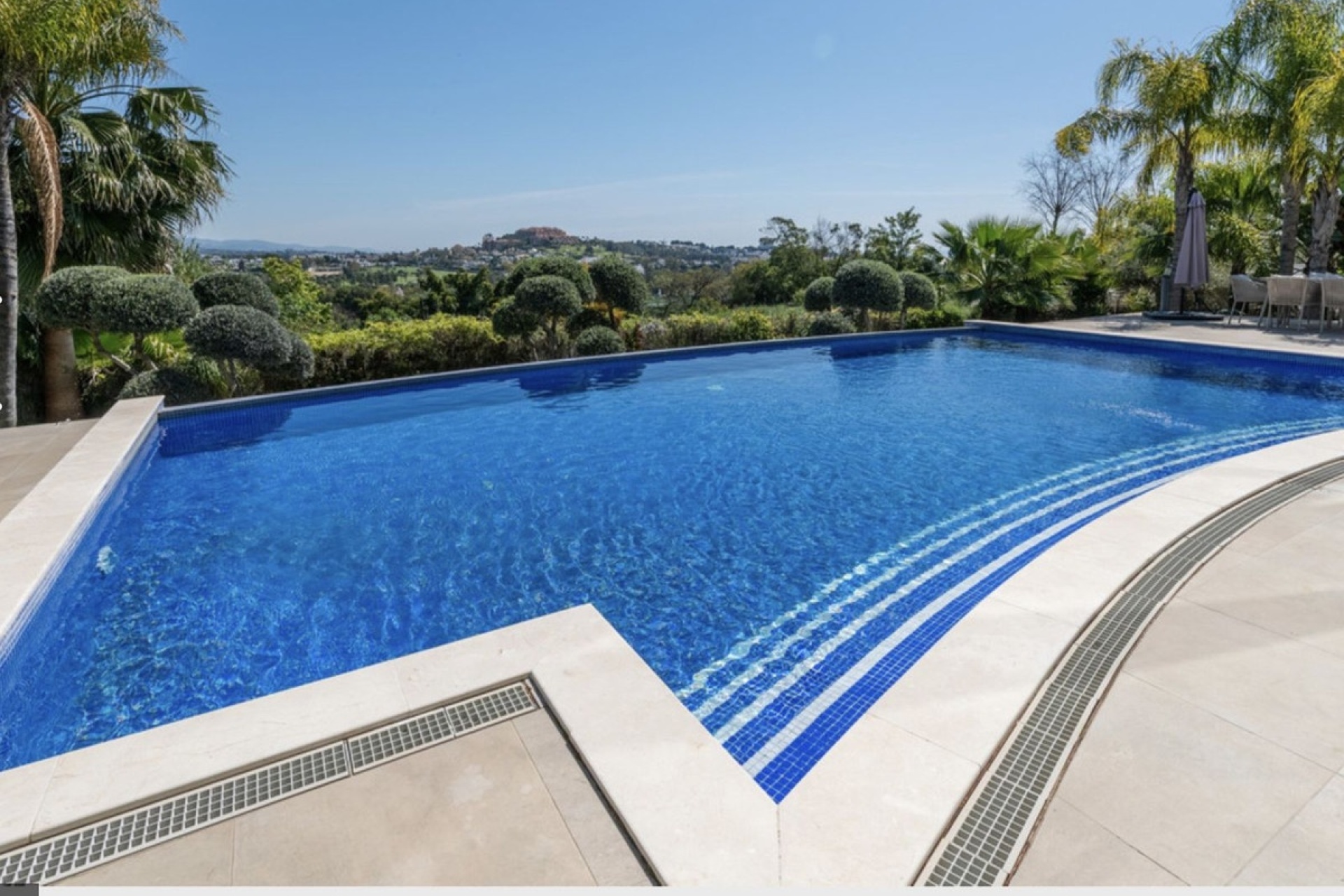Resale - Villa - Benahavís - Benahavís Centro