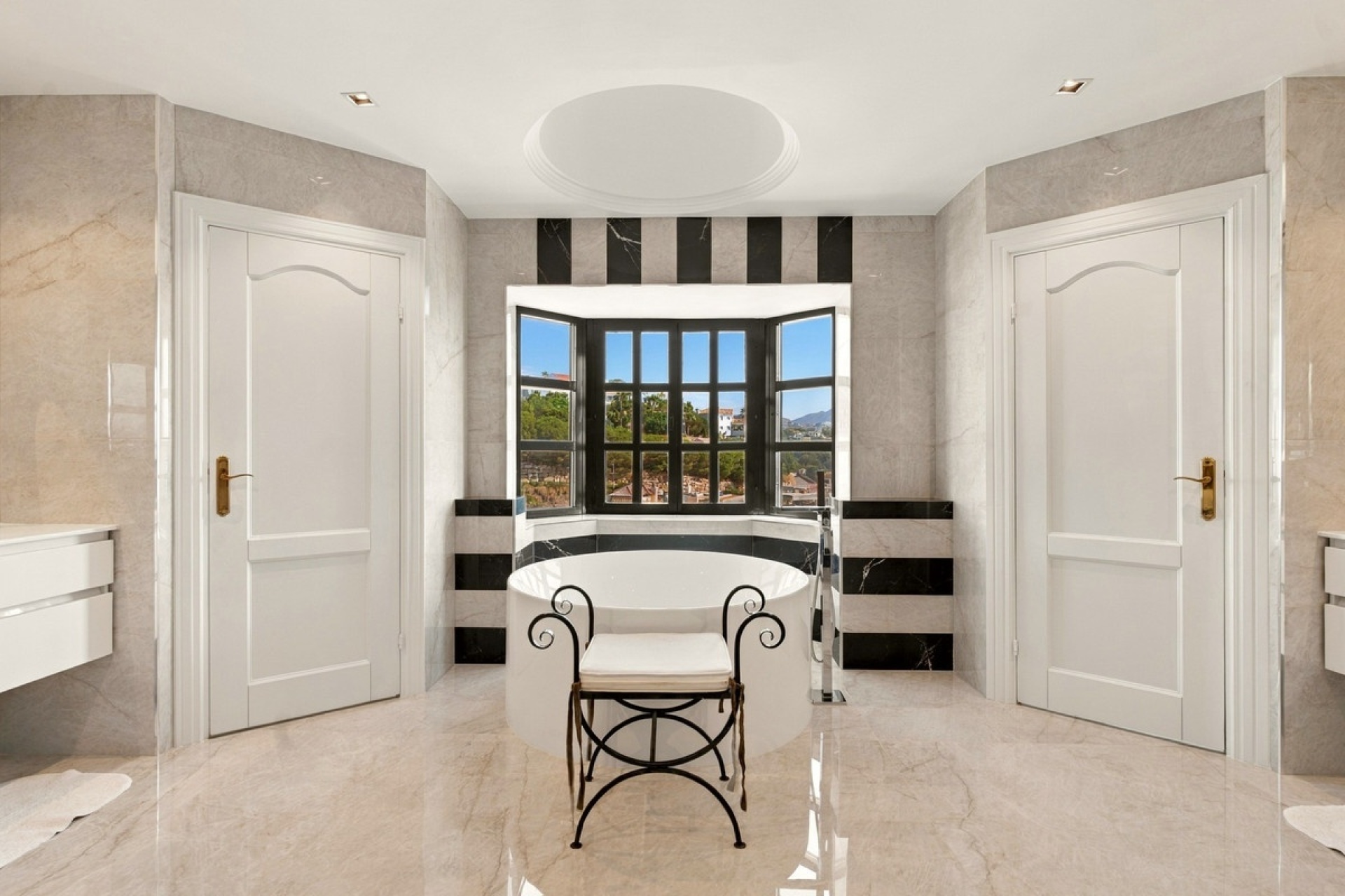 Resale - Villa - Benahavís - Benahavís Centro