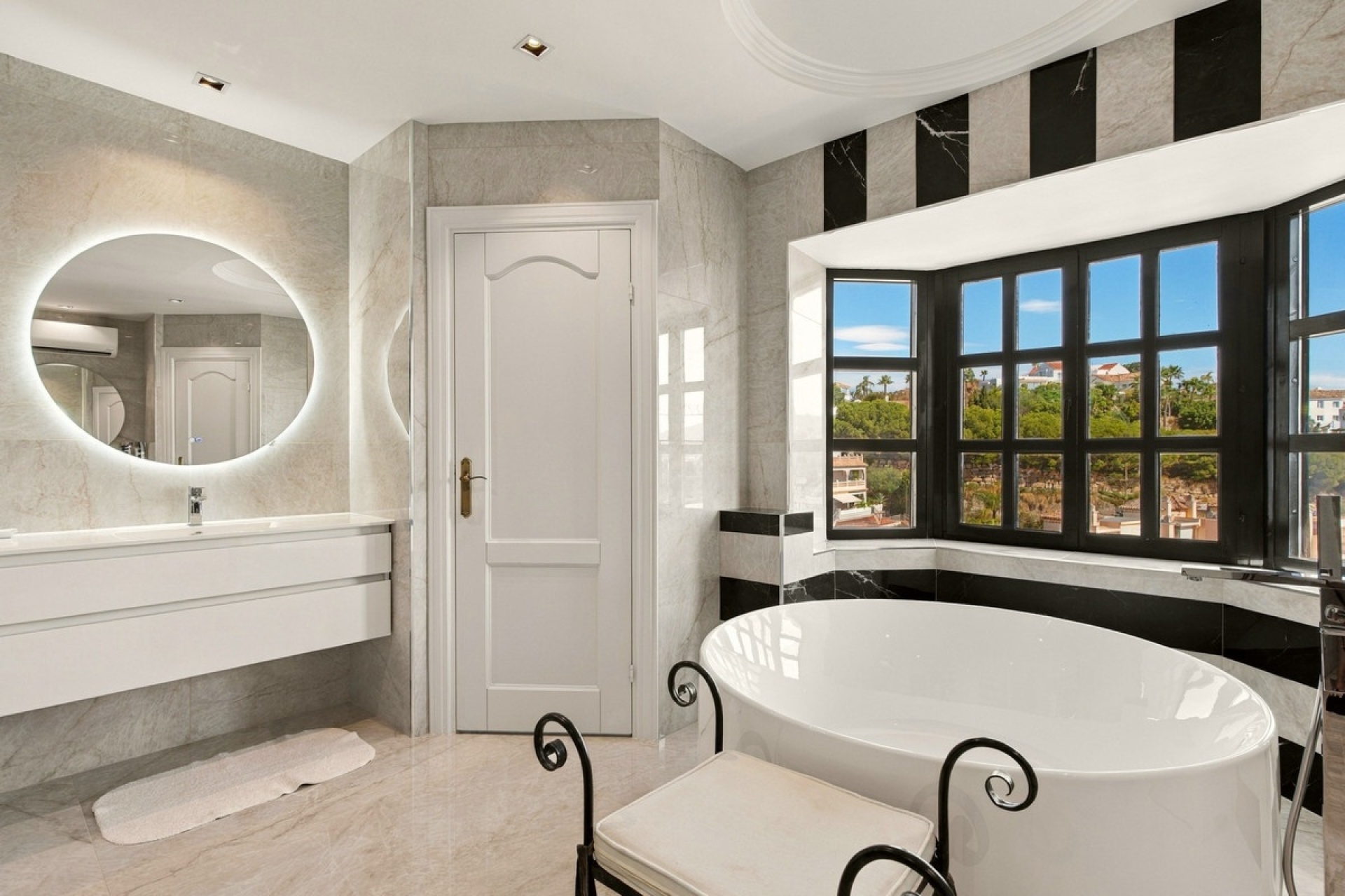Resale - Villa - Benahavís - Benahavís Centro