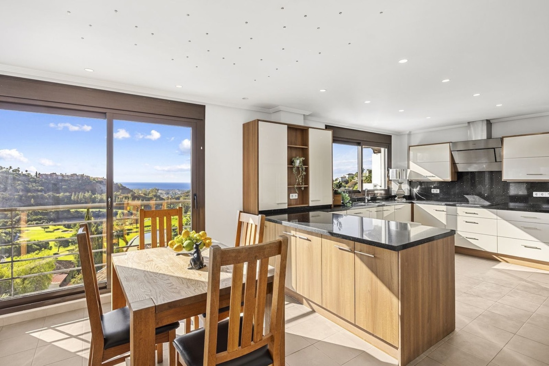 Resale - Villa - Benahavís - Benahavís Centro