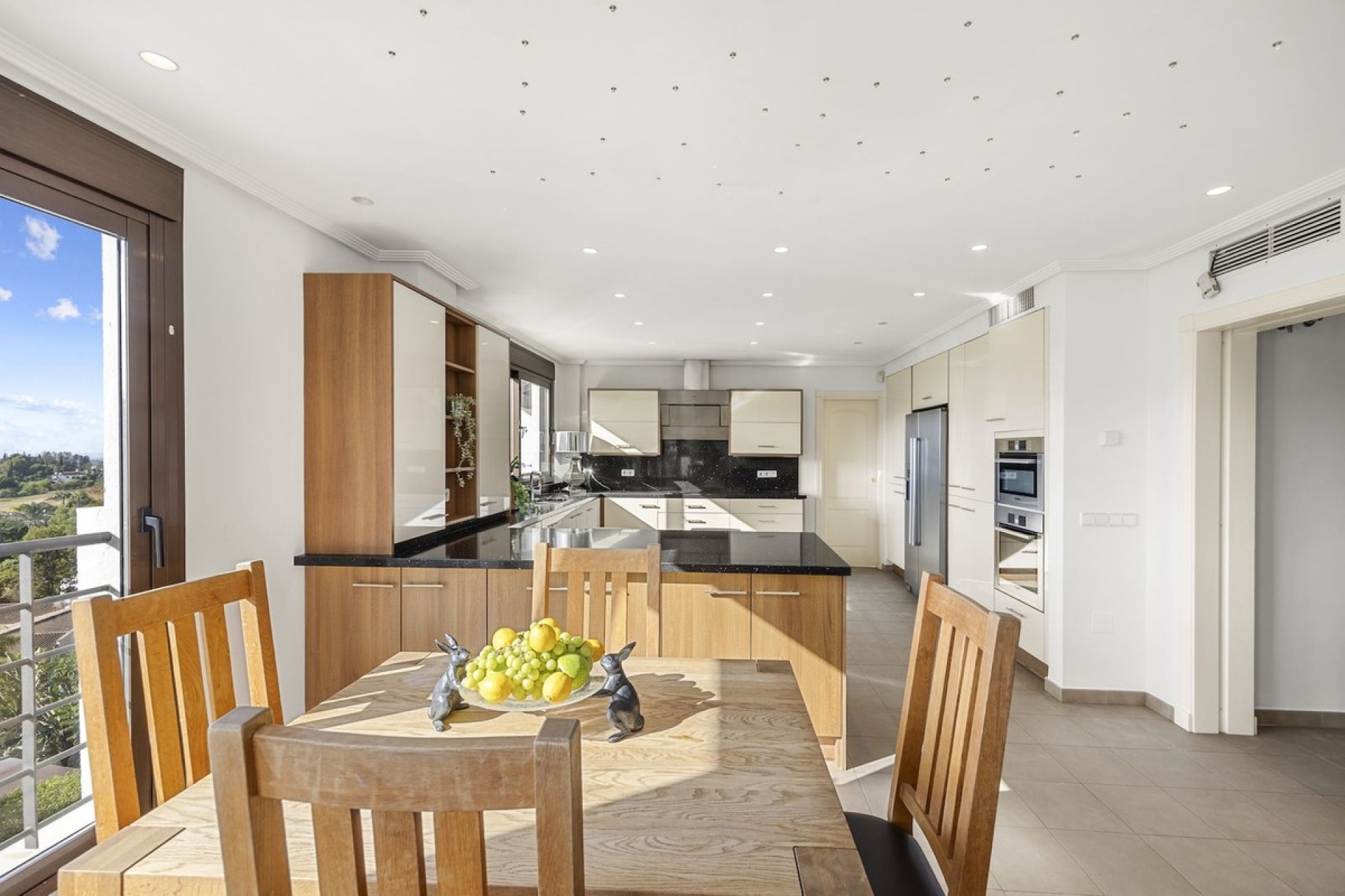 Resale - Villa - Benahavís - Benahavís Centro