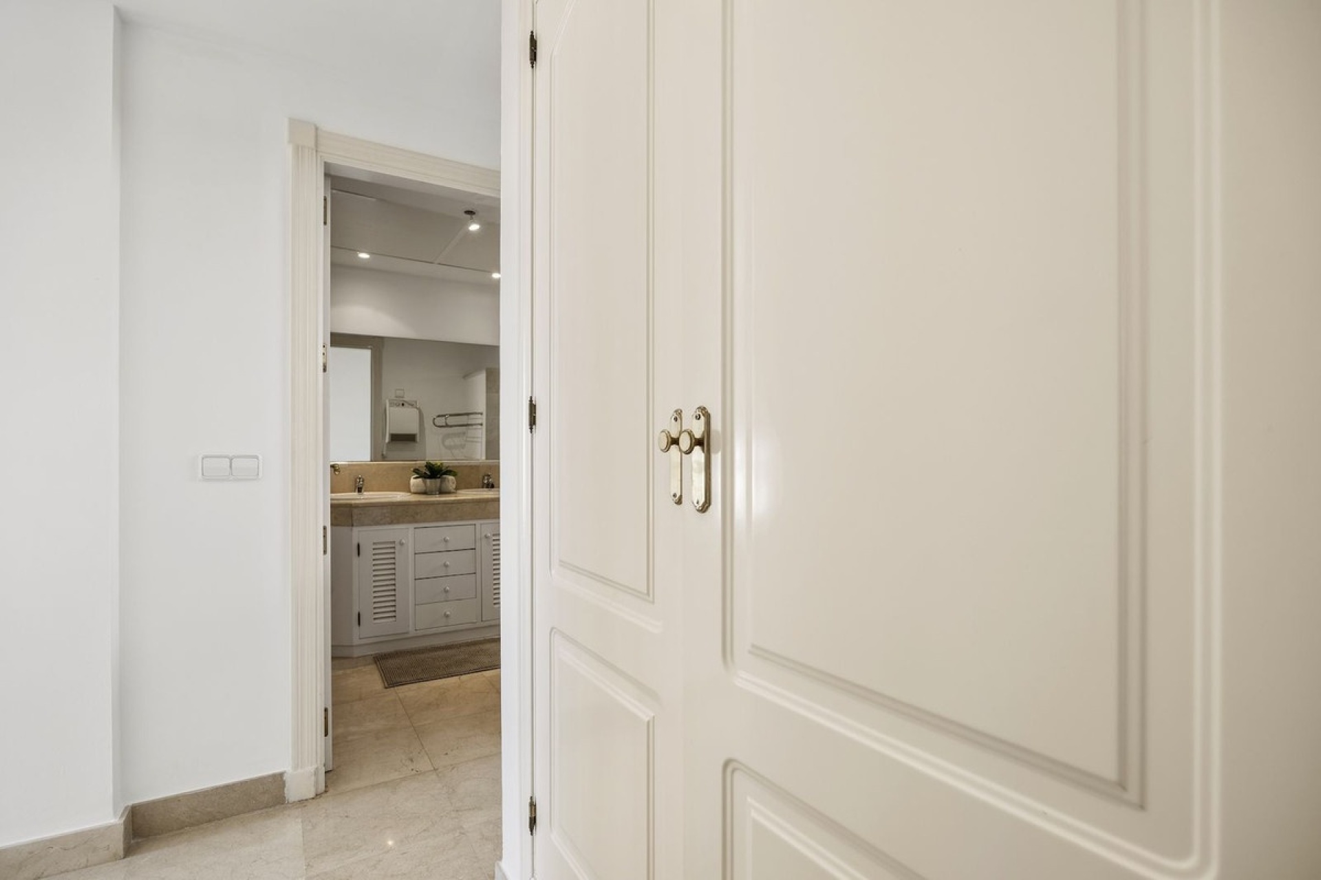 Resale - Villa - Benahavís - Benahavís Centro