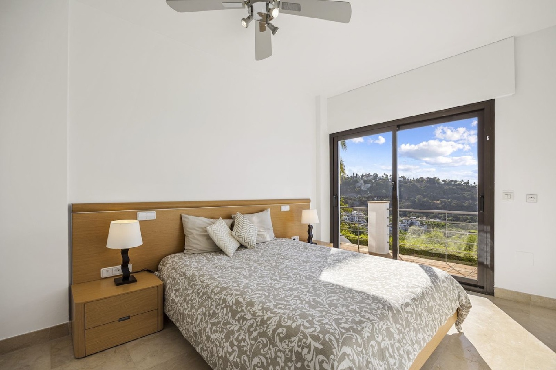 Resale - Villa - Benahavís - Benahavís Centro