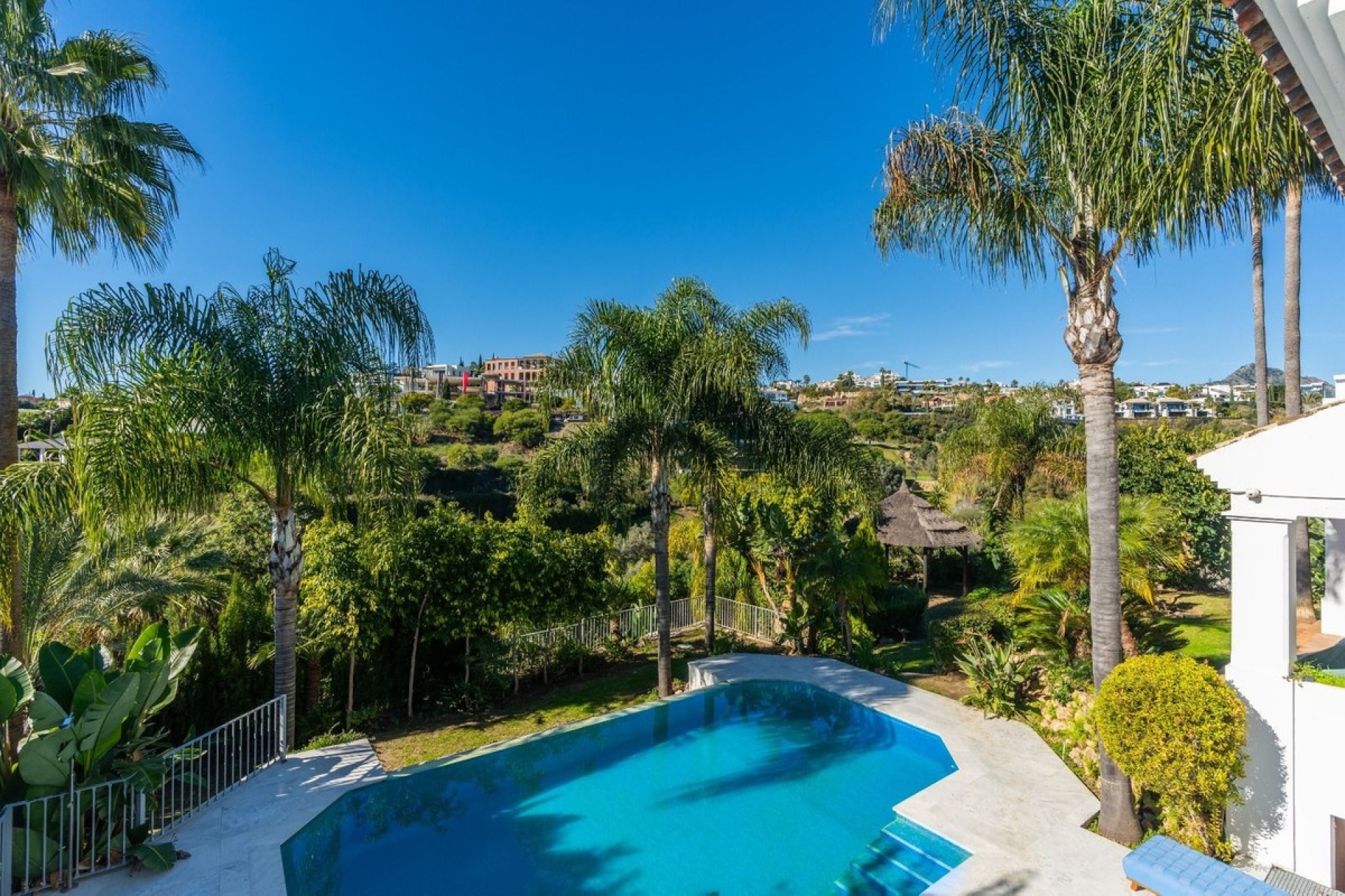 Resale - Villa - Benahavís - Benahavís Centro