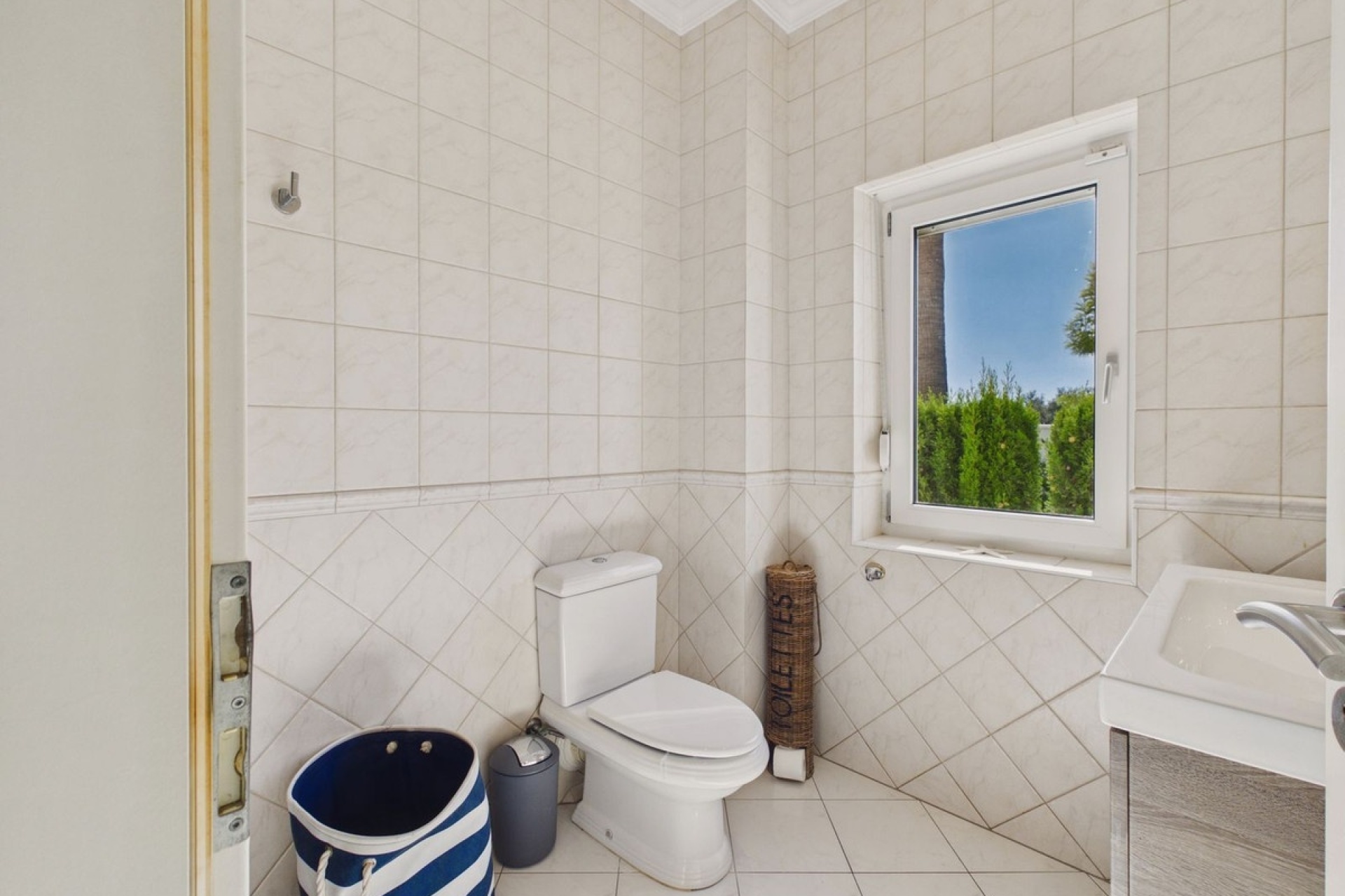 Resale - Villa - Benahavís - Benahavís Centro