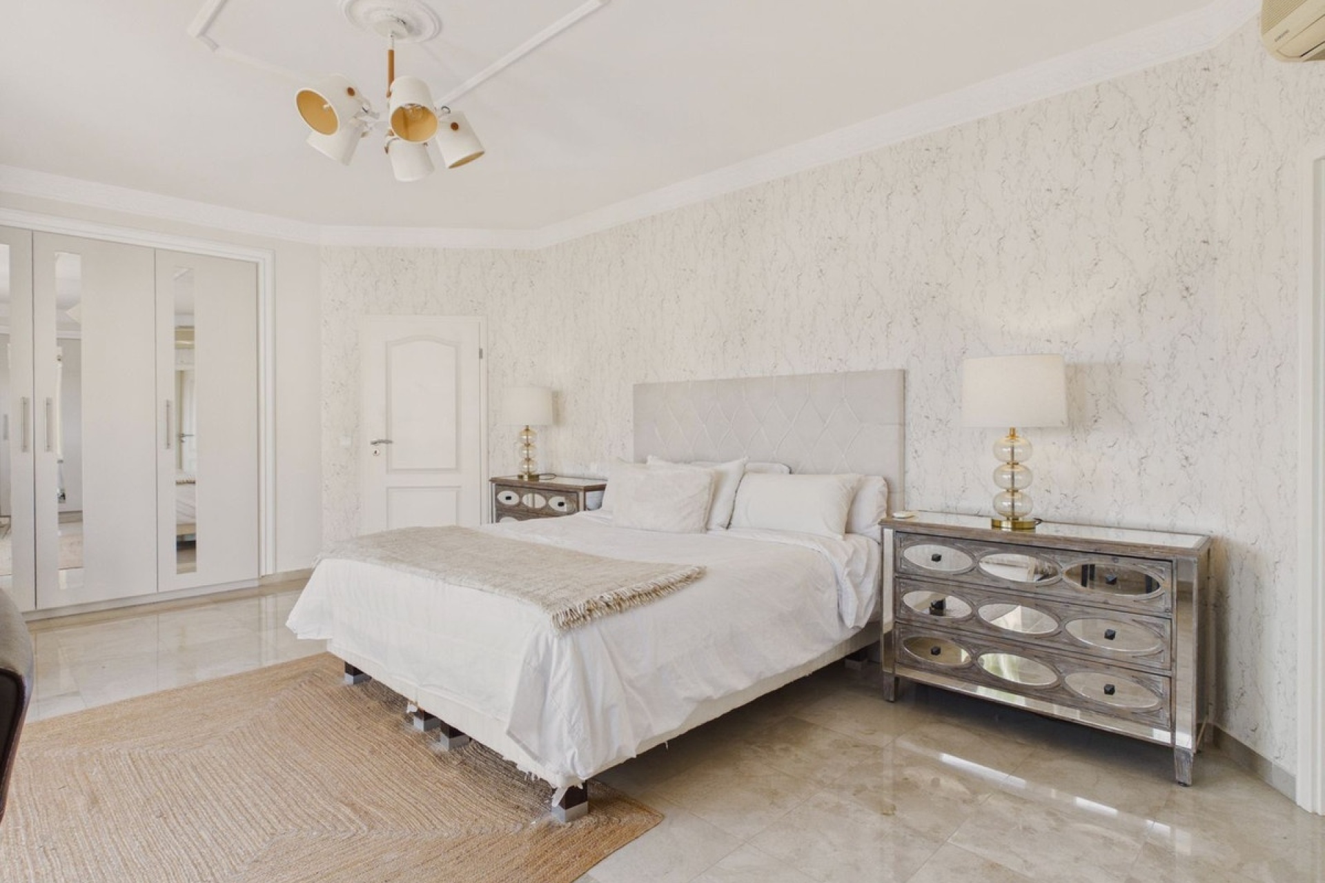 Resale - Villa - Benahavís - Benahavís Centro