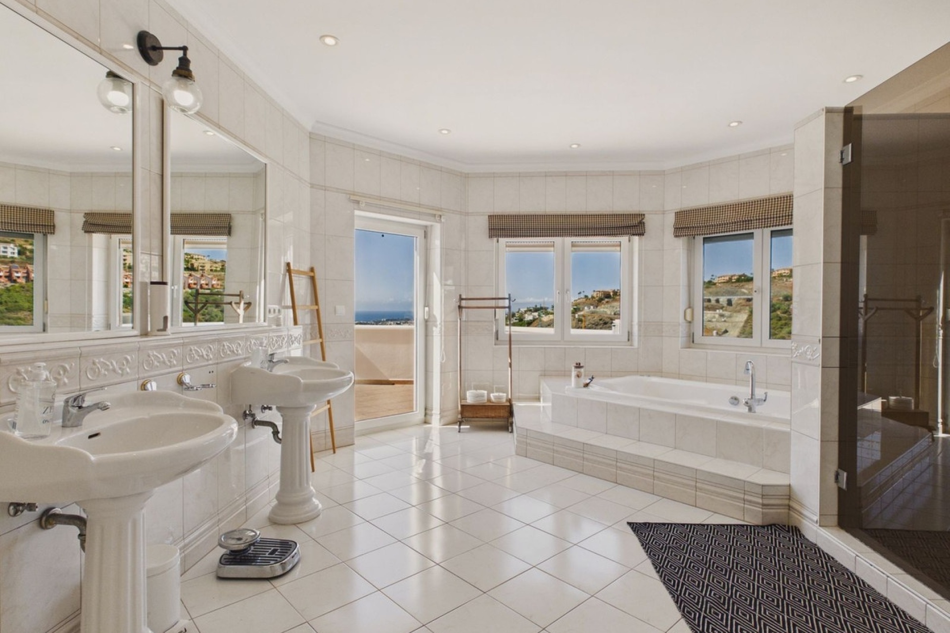 Resale - Villa - Benahavís - Benahavís Centro