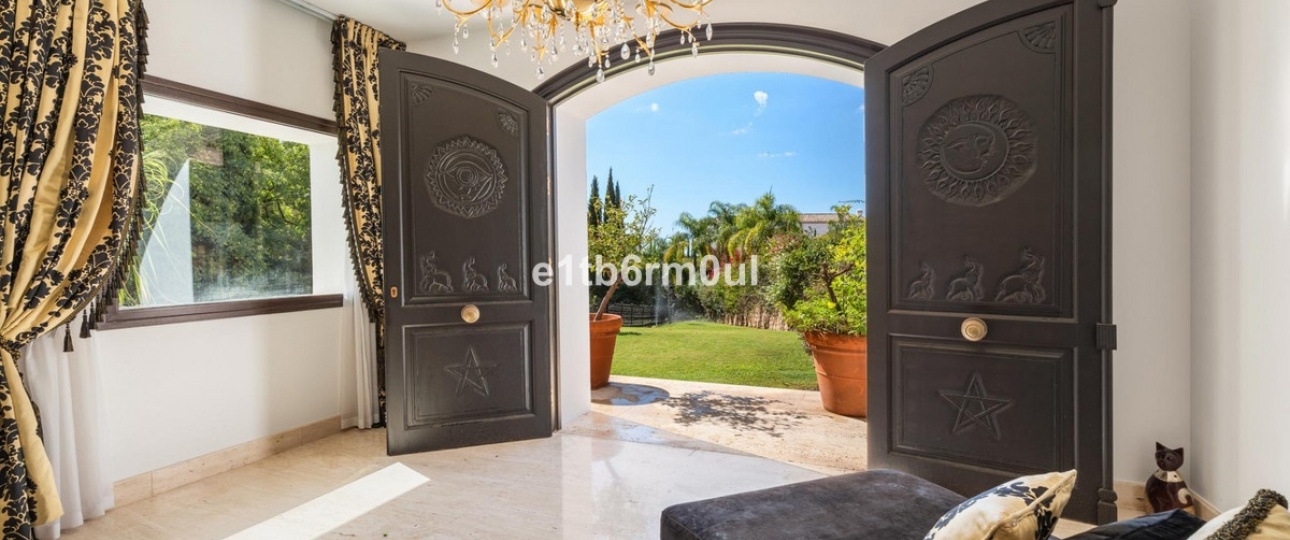 Resale - Villa - Benahavís - Benahavís Centro