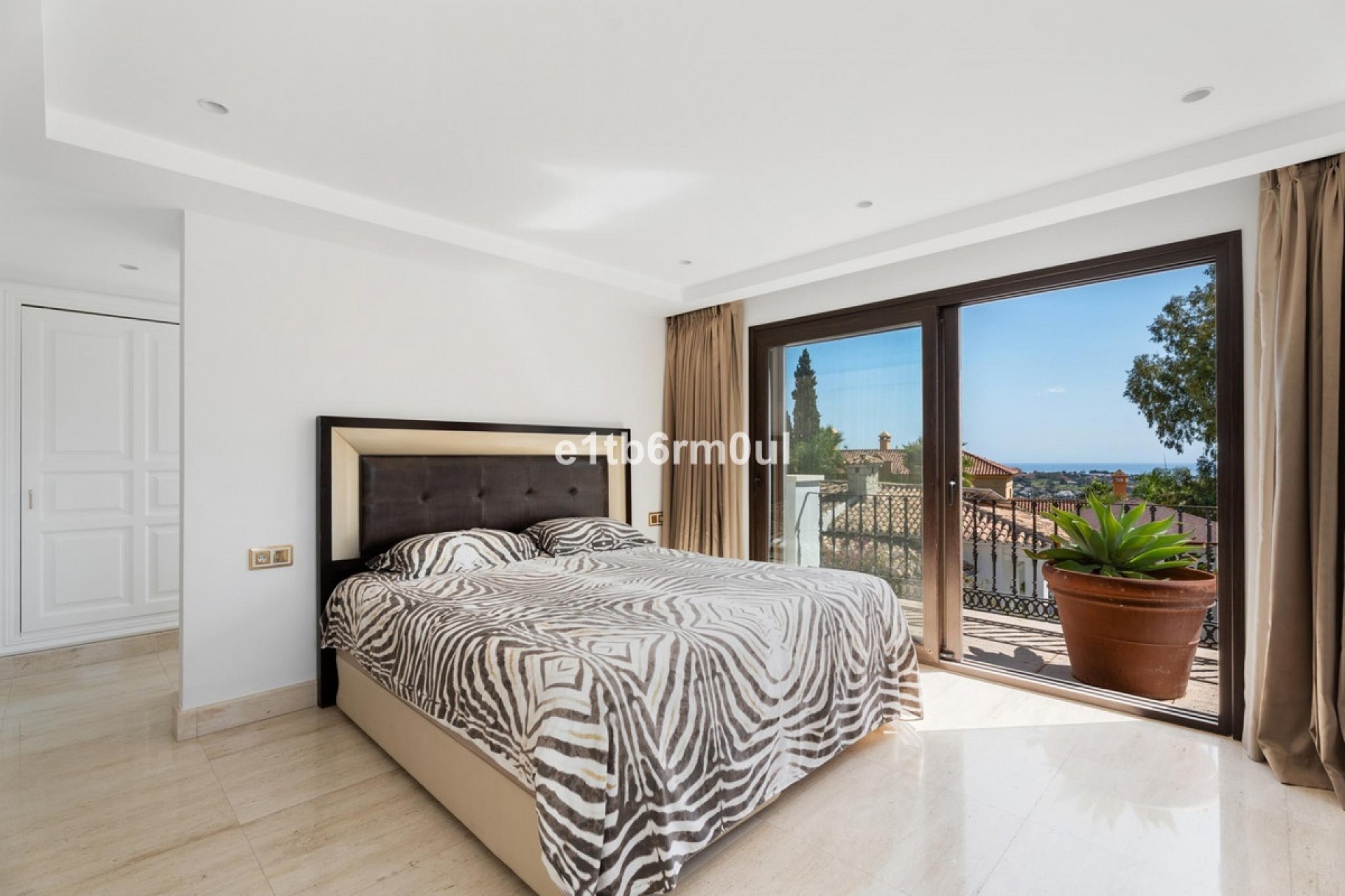 Resale - Villa - Benahavís - Benahavís Centro