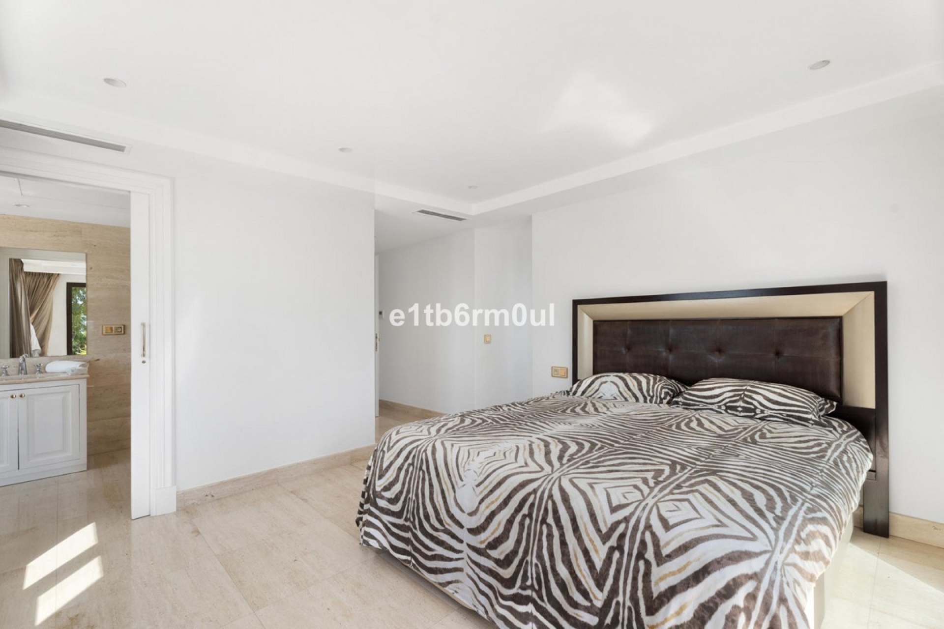 Resale - Villa - Benahavís - Benahavís Centro