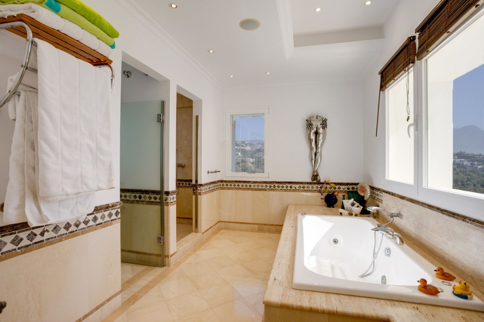 Resale - Villa - Benahavís - Benahavís Centro
