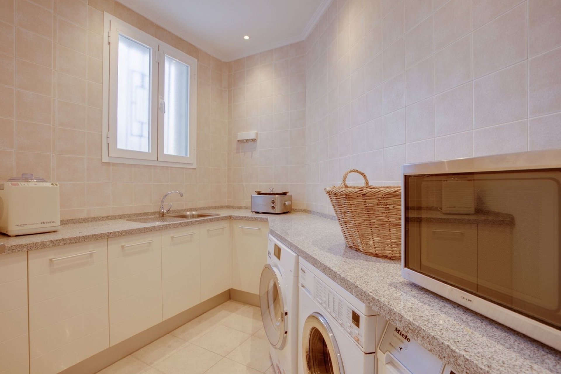 Resale - Villa - Benahavís - Benahavís Centro