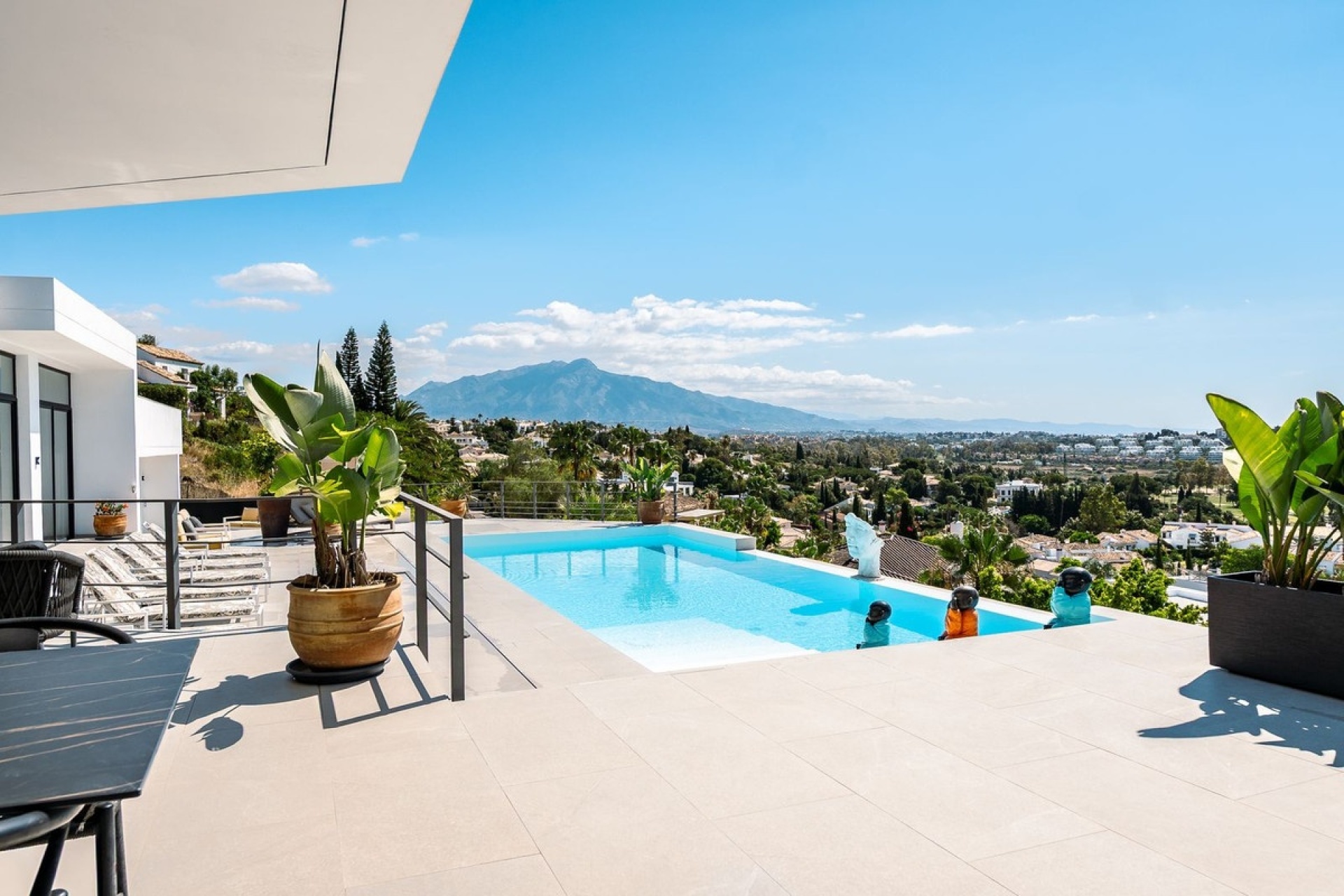 Resale - Villa - Benahavís - Benahavís Centro