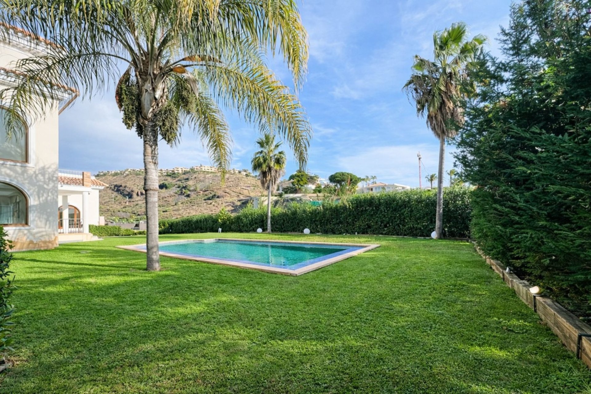 Resale - Villa - Benahavís - Benahavís Centro