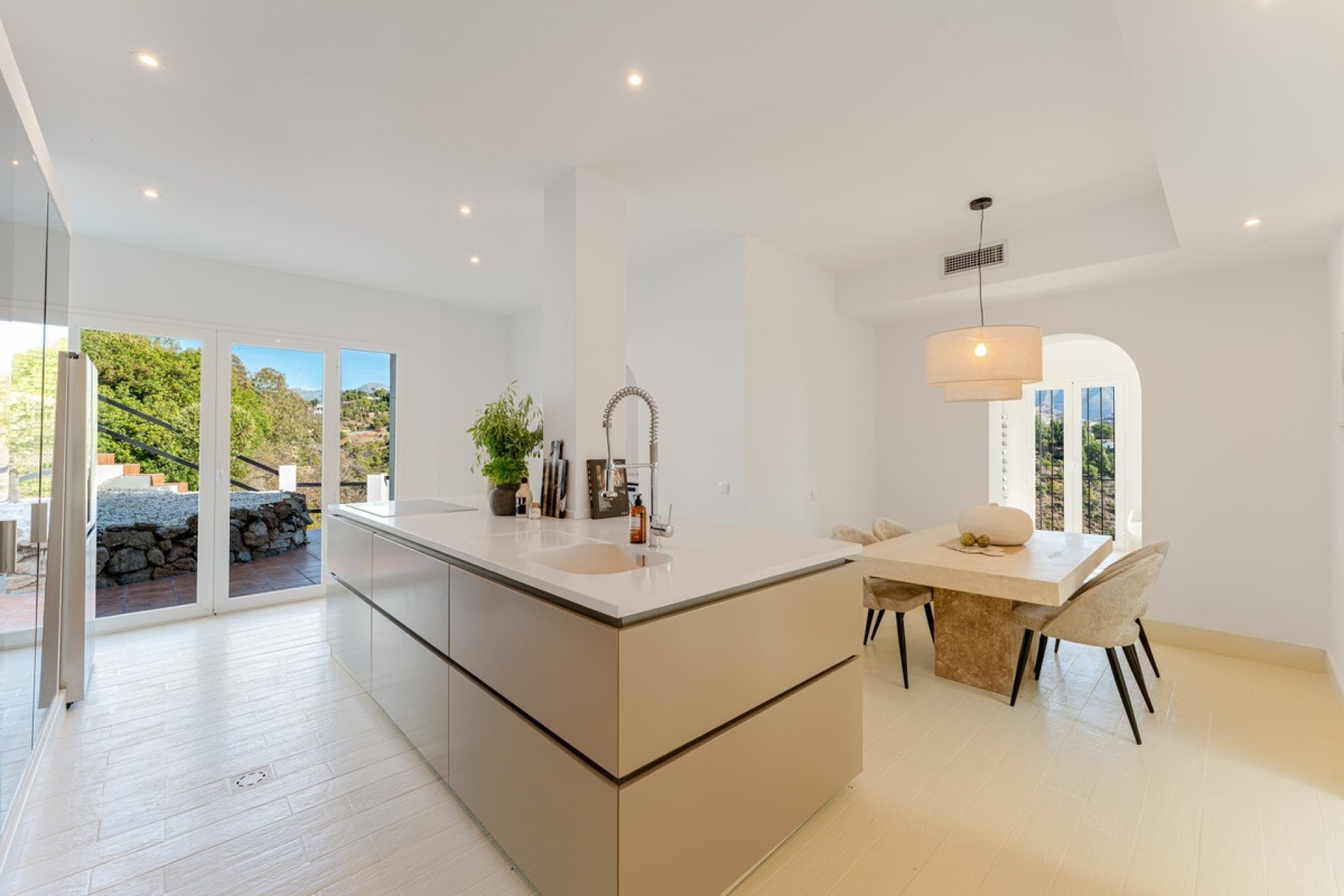 Resale - Villa - Benahavís - El Madroñal