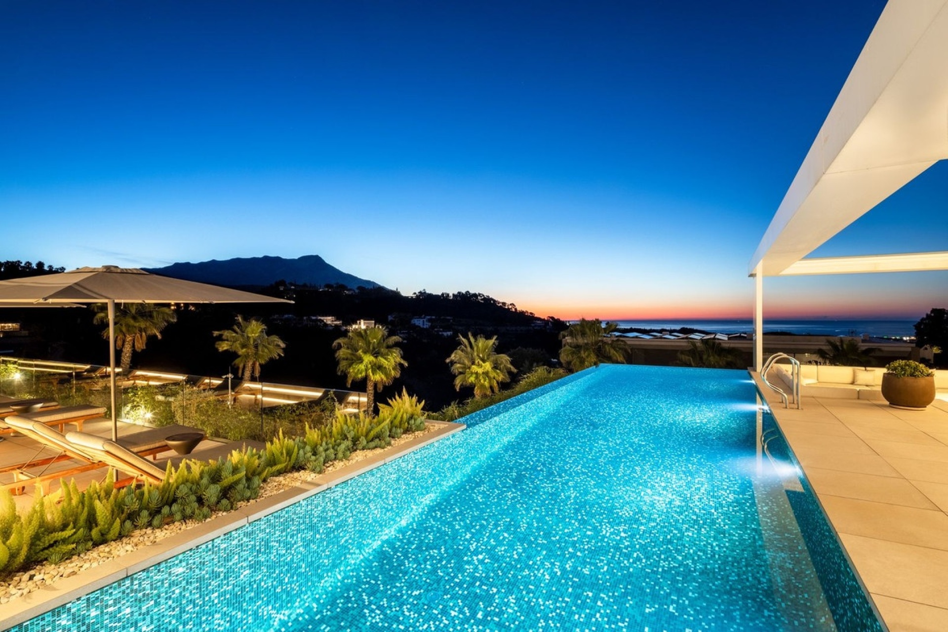 Resale - Villa - Benahavís - El Madroñal