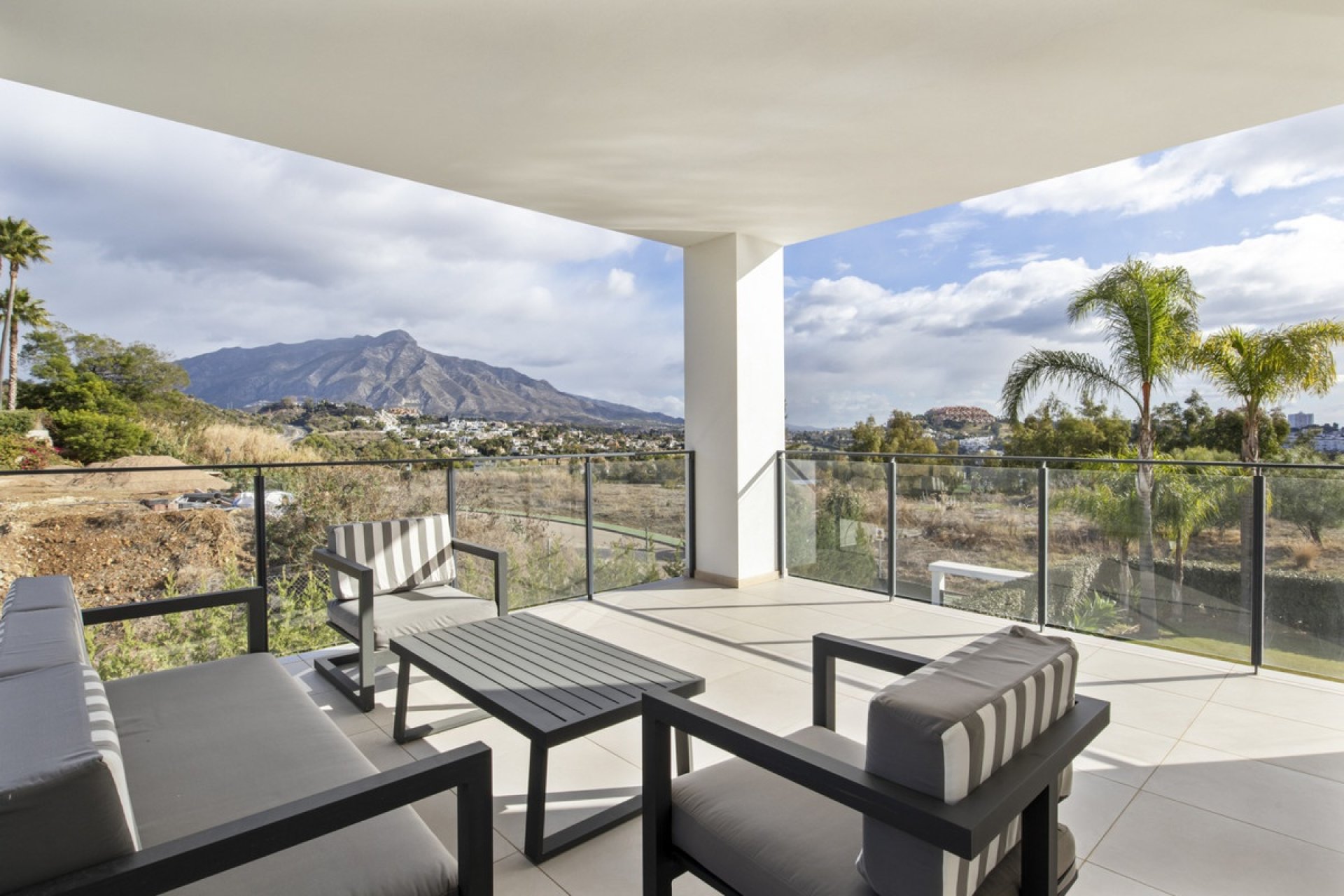 Resale - Villa - Benahavís - La Quinta