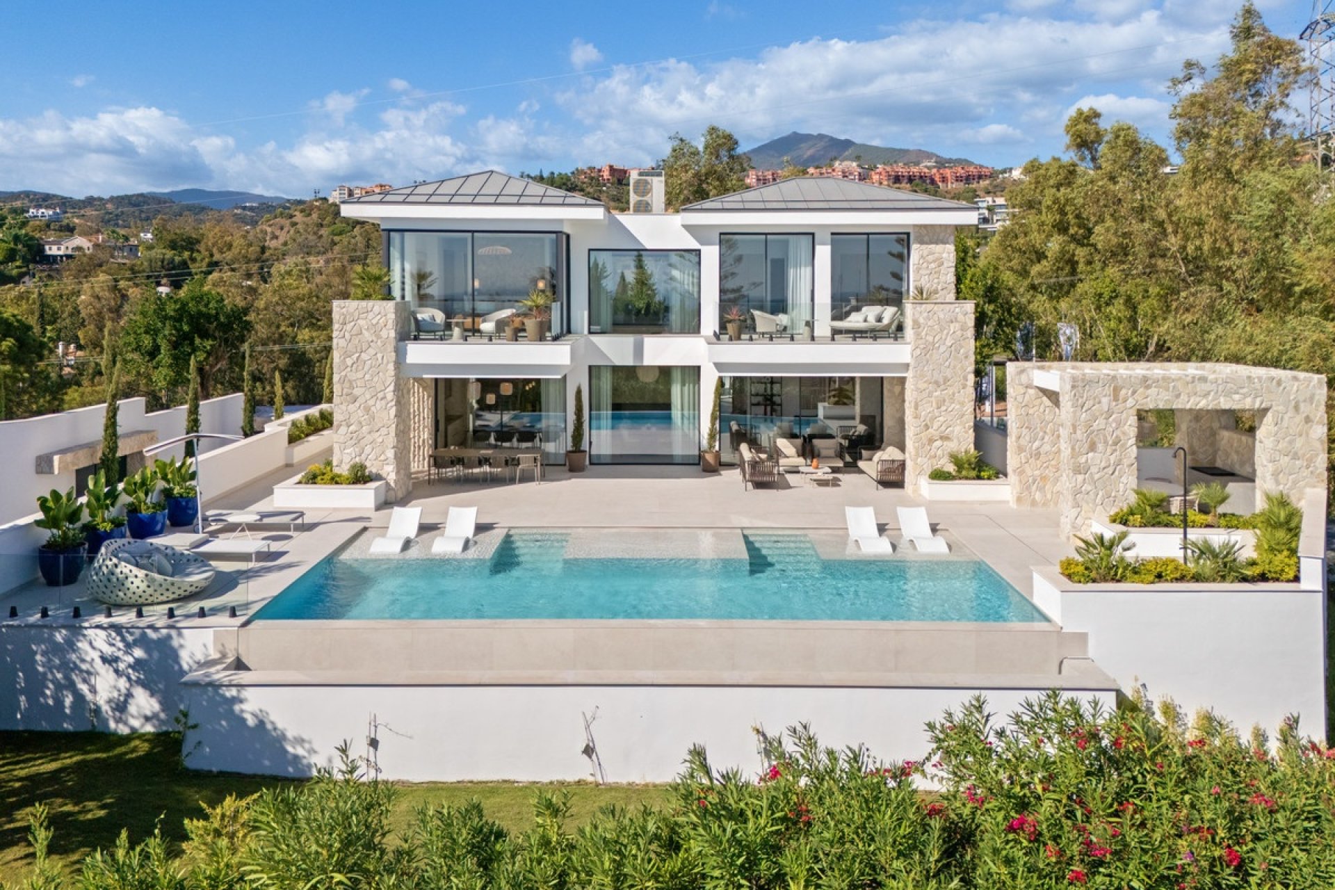 Resale - Villa - Benahavís - La Quinta