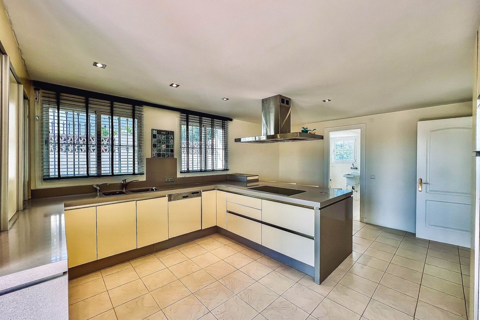 Resale - Villa - Benahavís - La Quinta